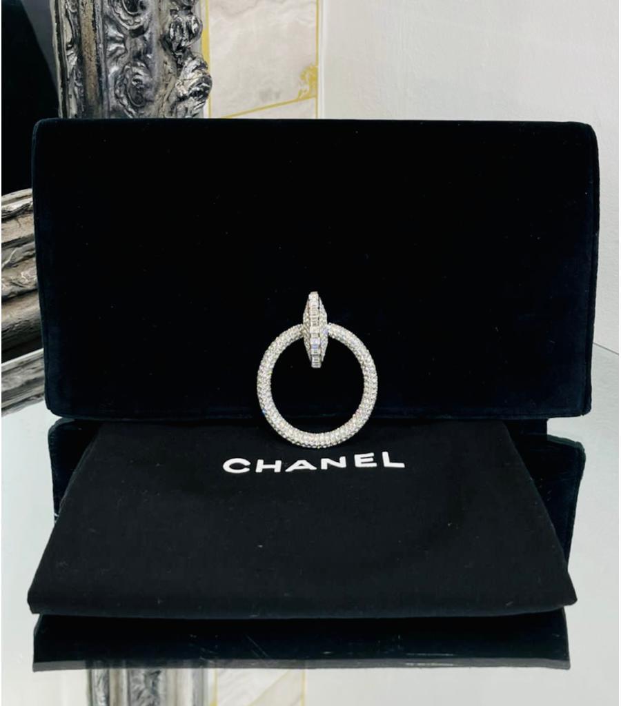 Pochette en velours et cristaux de Chanel en vente 4