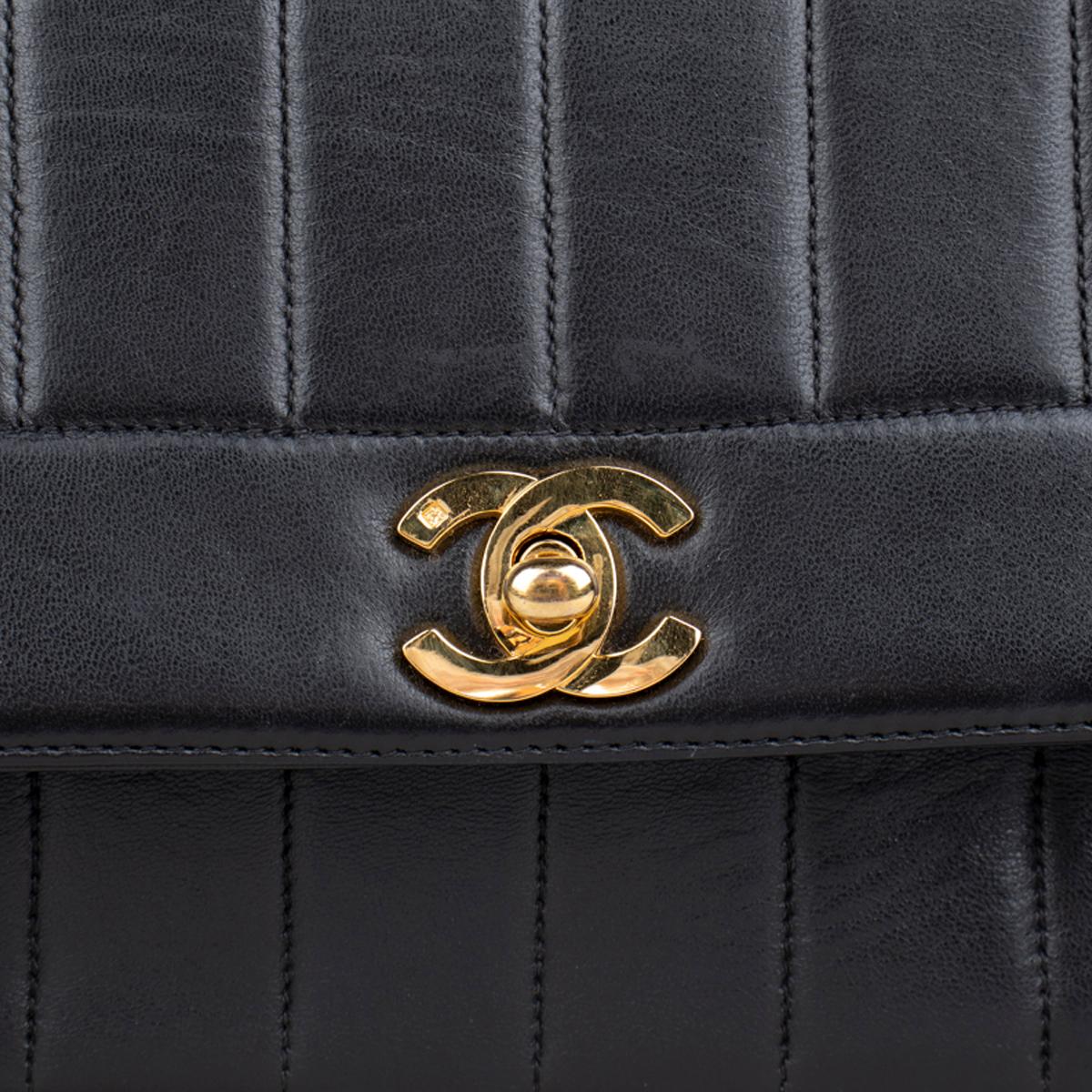 Chanel Vertical Flap Crossbody Bag In Excellent Condition For Sale In Sundbyberg, SE