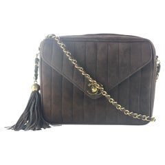 Chanel Vertikale gesteppt Brown Wildleder Fransen Quaste Kamera Tasche Crossbody 5CAS105K