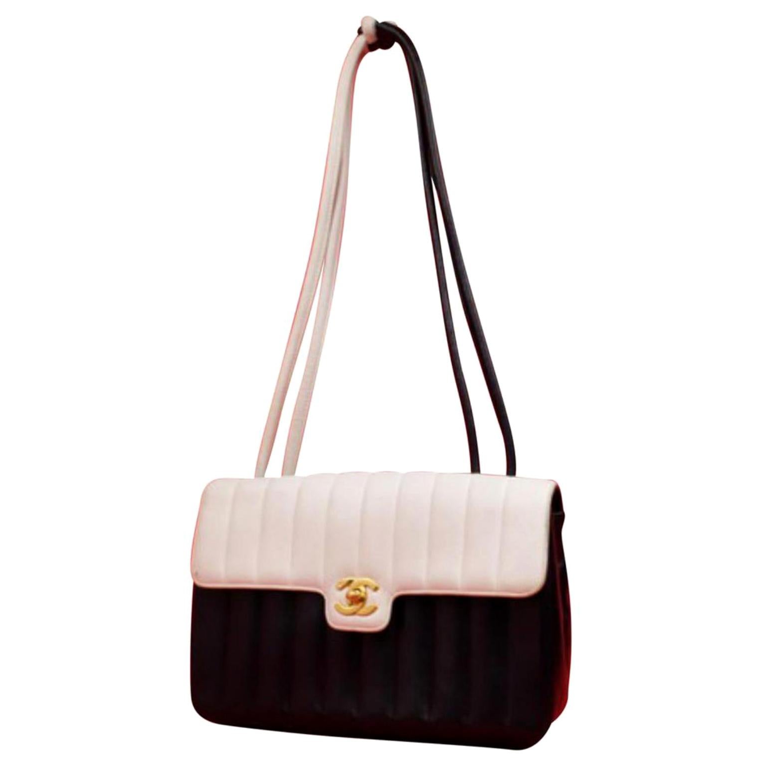 Chanel Vertical Quilted Lambskin Flap 223639 Navy X White Leather Shoulder Bag For Sale