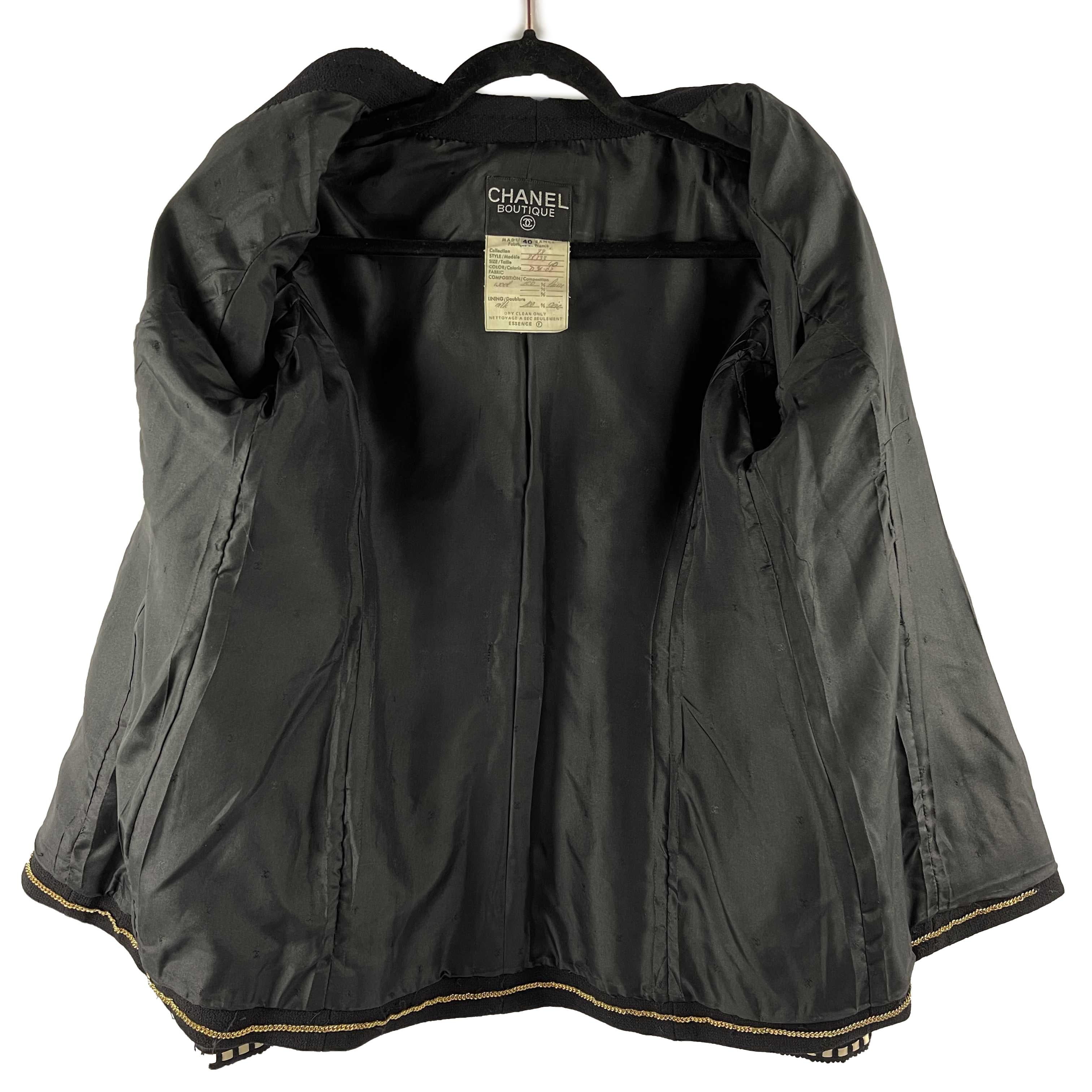Black CHANEL - Very Good - Vintage Collection 28 Camellia Suit Jacket set 40, US 8