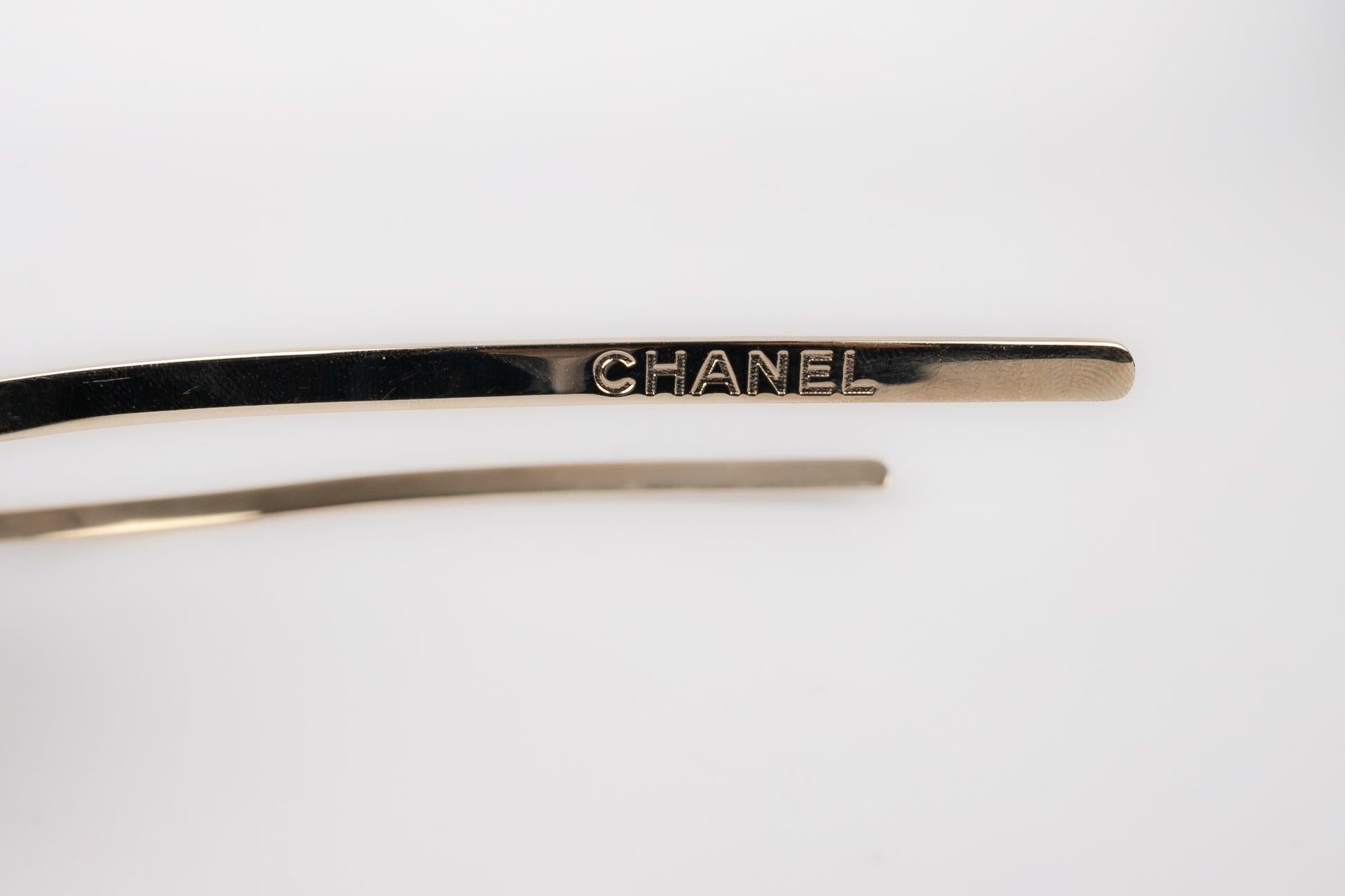 Bijoux diadèmes/têtes en métal doré très clair de Chanel, 2021 en vente 2