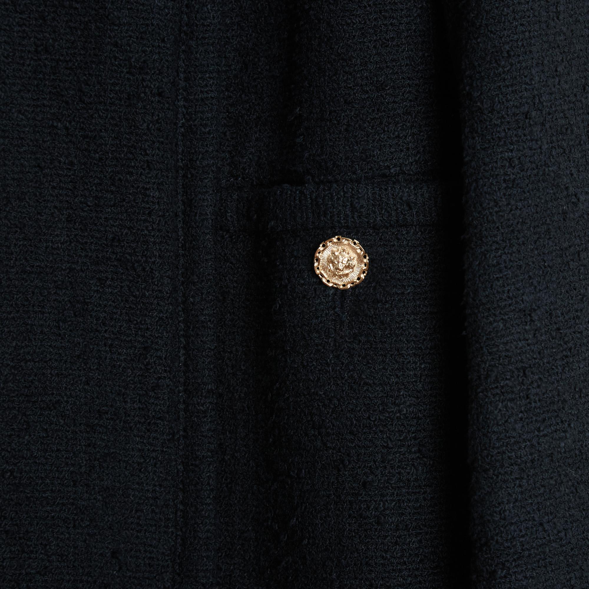 Women's Chanel Veste Tweed FR40 Black Wool Tweed Lion Head Buttons Jacket UK12 US10 For Sale