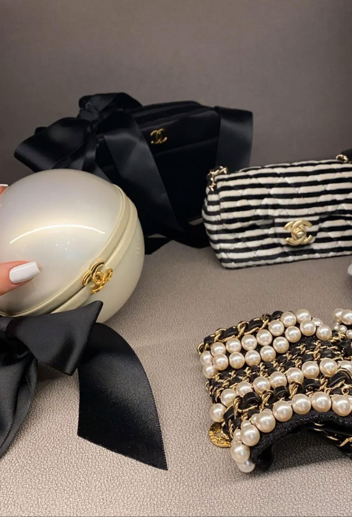 Chanel Vinatage Rare Striped Micro Mini Charm Velvet Crossbody Classic Flap Bag en venta 9