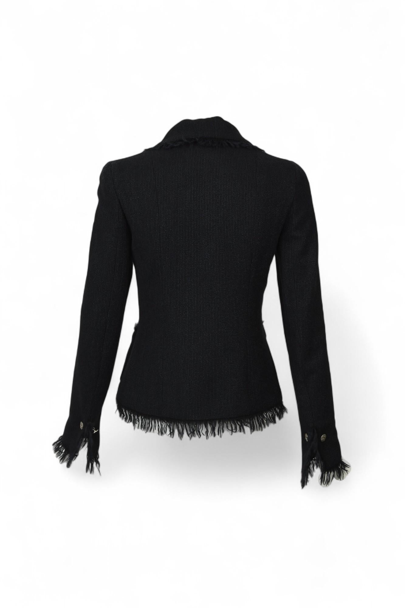 Chanel Vintage 04P Tweed Blazer With Fringe Edges  Size 2 US In Excellent Condition For Sale In West Hartford, CT