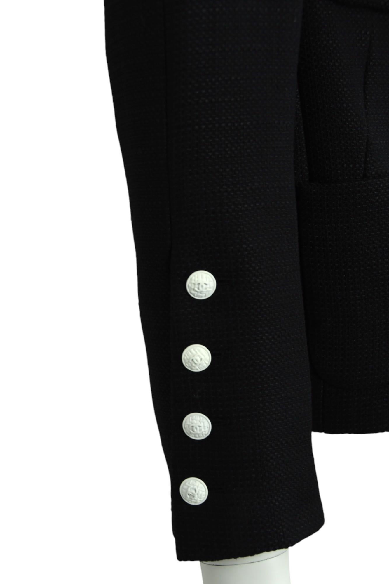 Chanel Vintage 07P Black Textured Blazer  Size 2 US In New Condition For Sale In West Hartford, CT