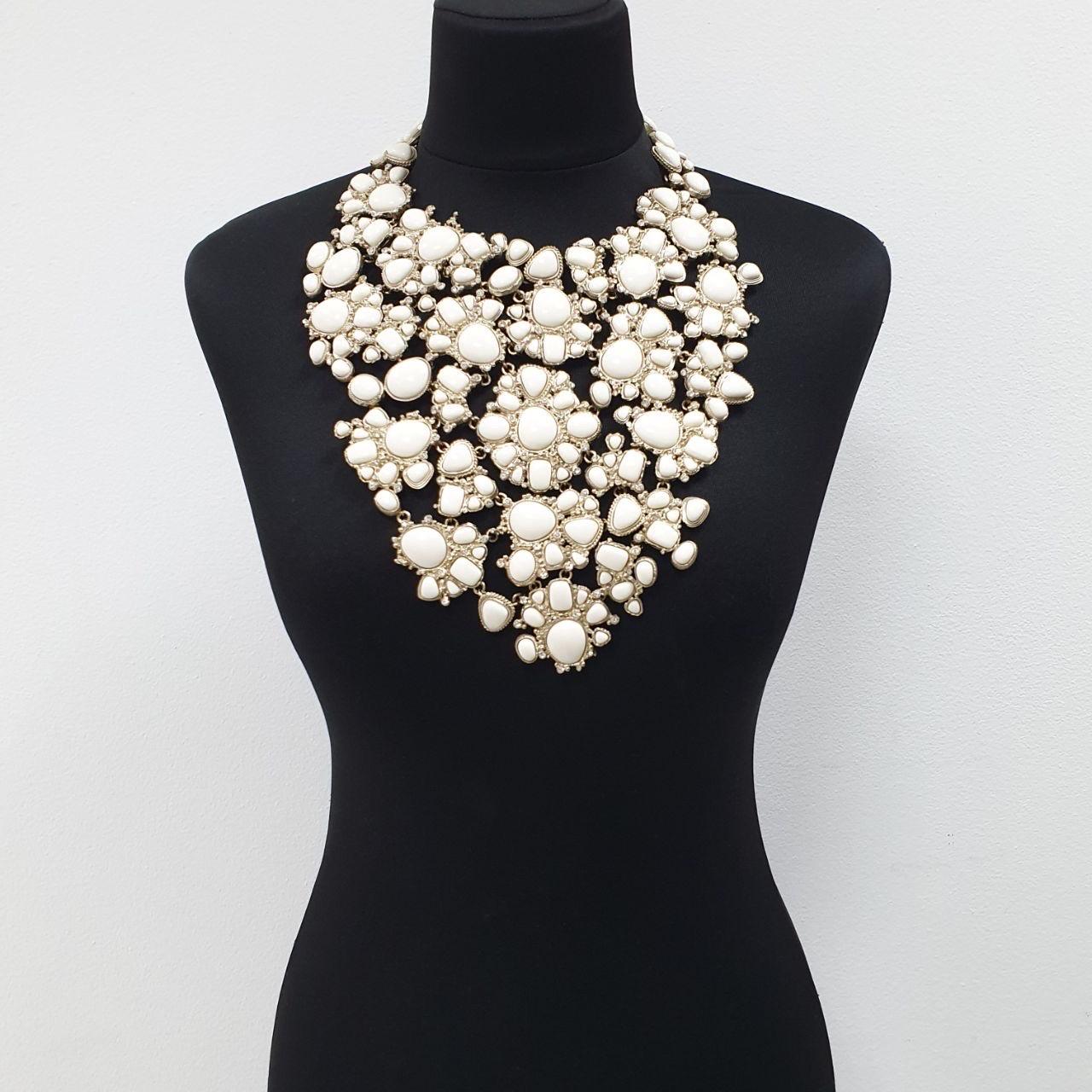 CHANEL Collar Gargantilla Vintage 08P Cristal Blanco Masivo en Bueno estado para la venta en Krakow, PL