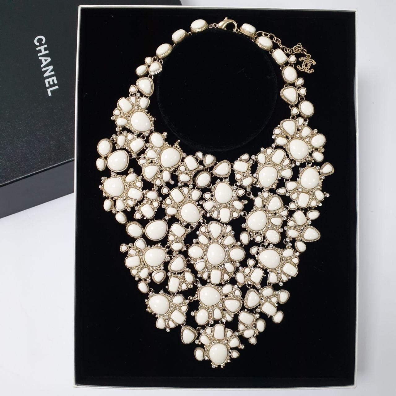 CHANEL Collar Gargantilla Vintage 08P Cristal Blanco Masivo en venta 2
