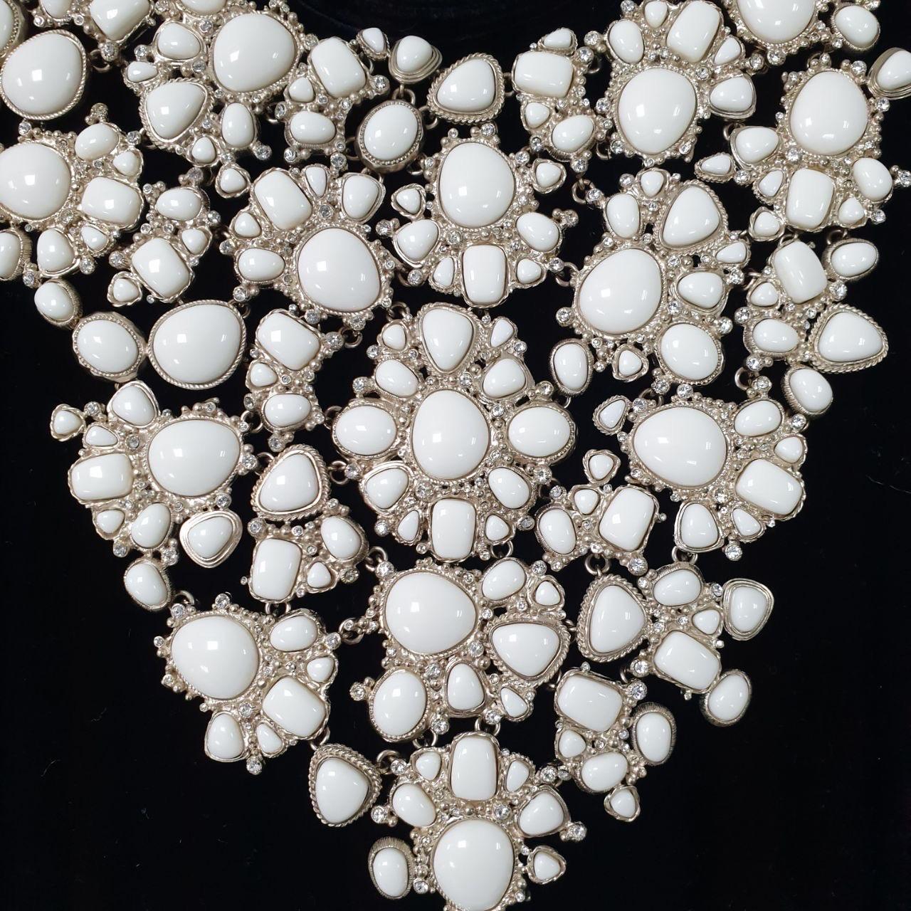 CHANEL Collar Gargantilla Vintage 08P Cristal Blanco Masivo en venta 5