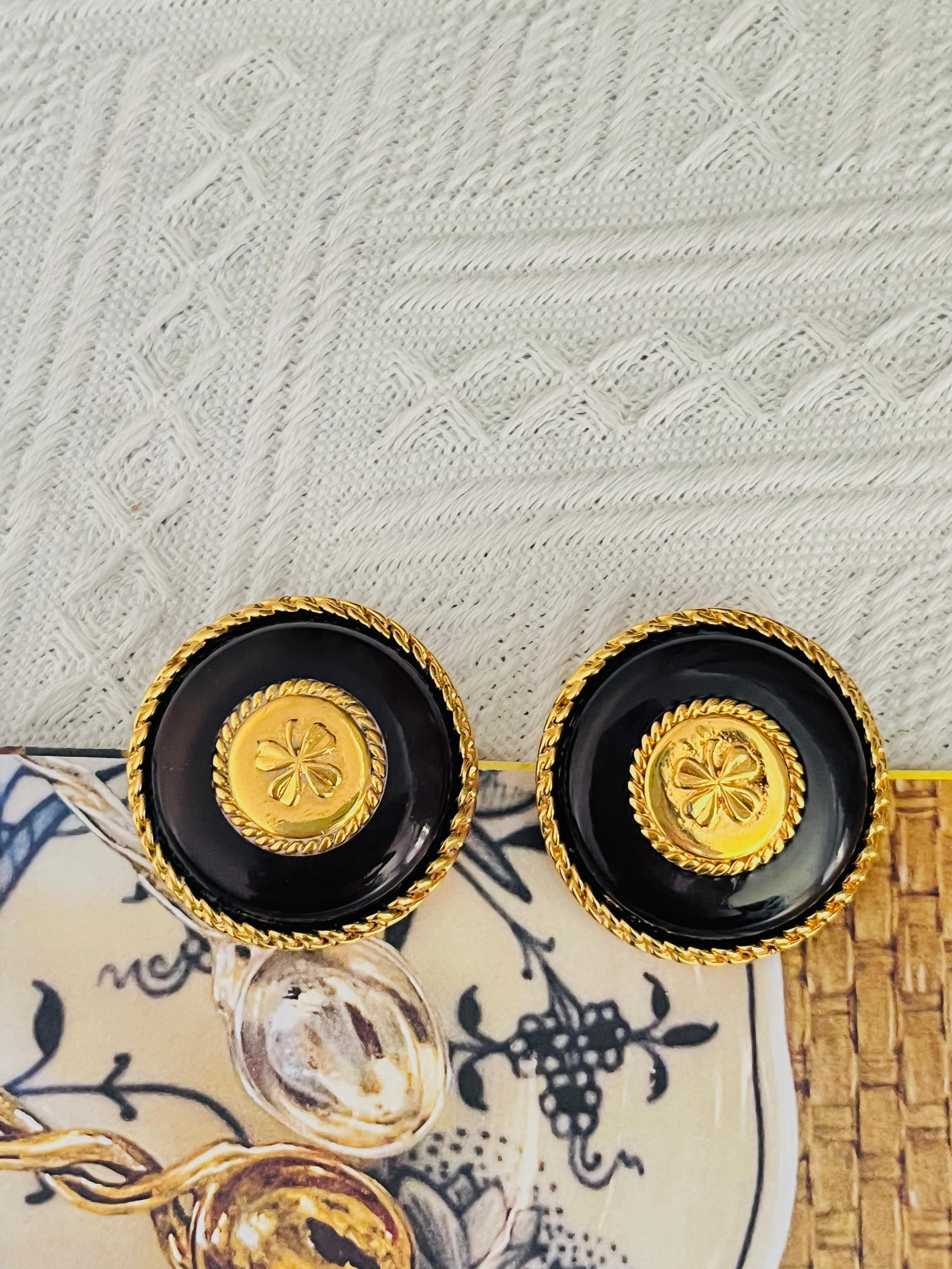 Chanel Vintage 1960s Massive Large Black Lucky Four Leaf Clover Circle Earrings In Good Condition For Sale In Wokingham, England