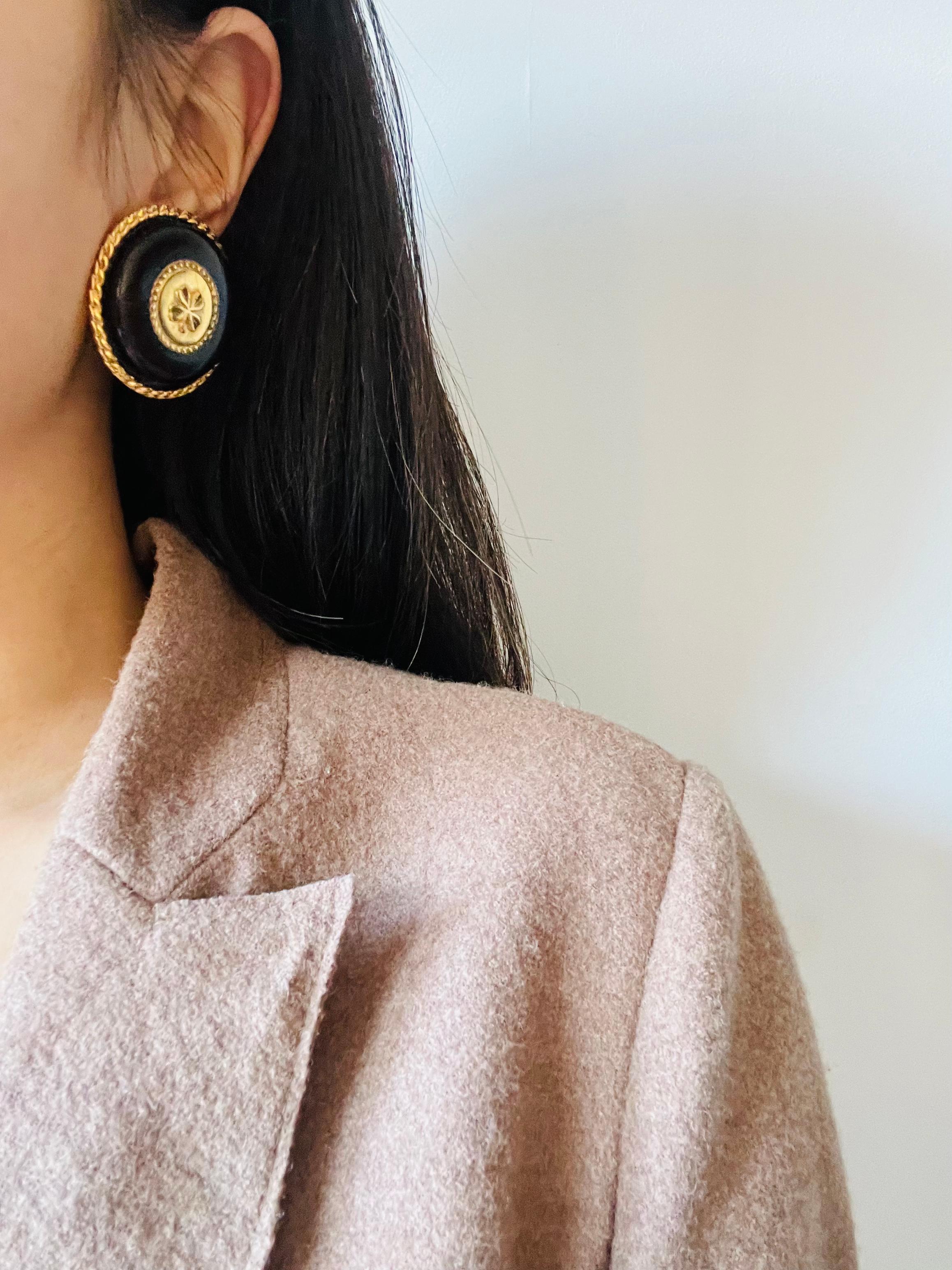 Chanel Vintage 1960s Massive Large Black Lucky Four Leaf Clover Circle Earrings For Sale 2