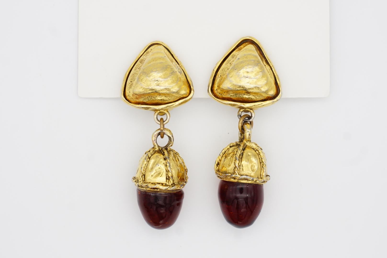 Chanel Vintage 1970 Gripoix Ruby Pine Cone Cabochon Triangle Drop Clip Earrings For Sale 3
