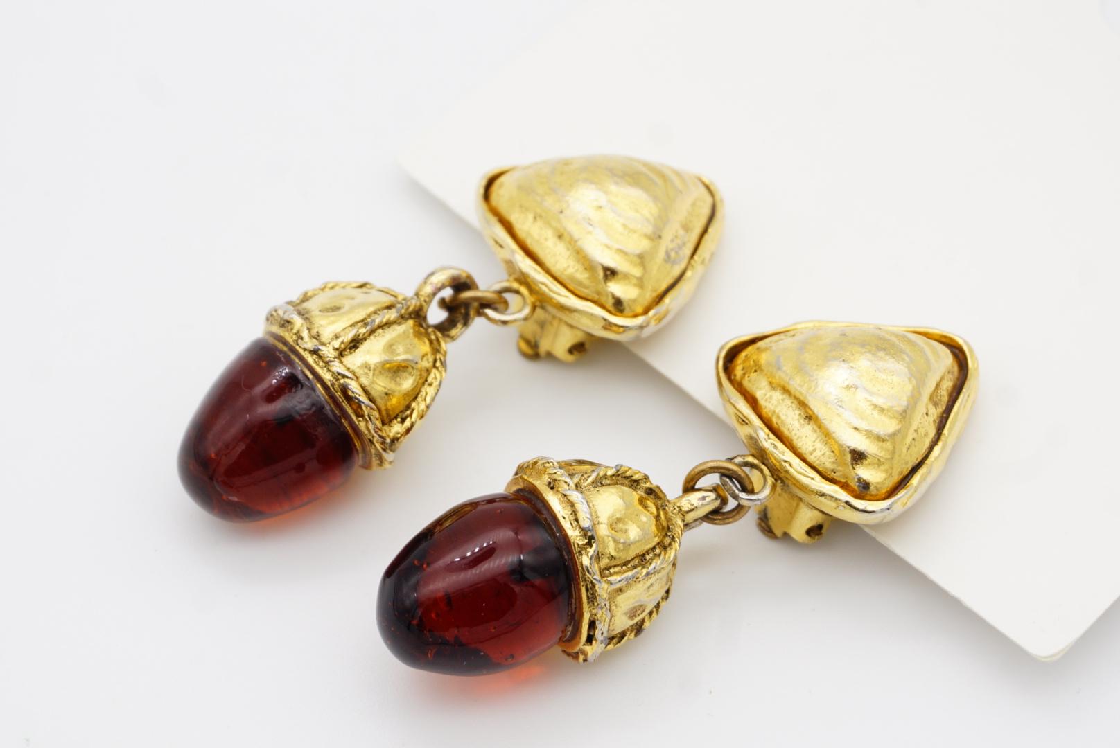Chanel Vintage 1970 Gripoix Ruby Pine Cone Cabochon Triangle Drop Clip Earrings For Sale 4