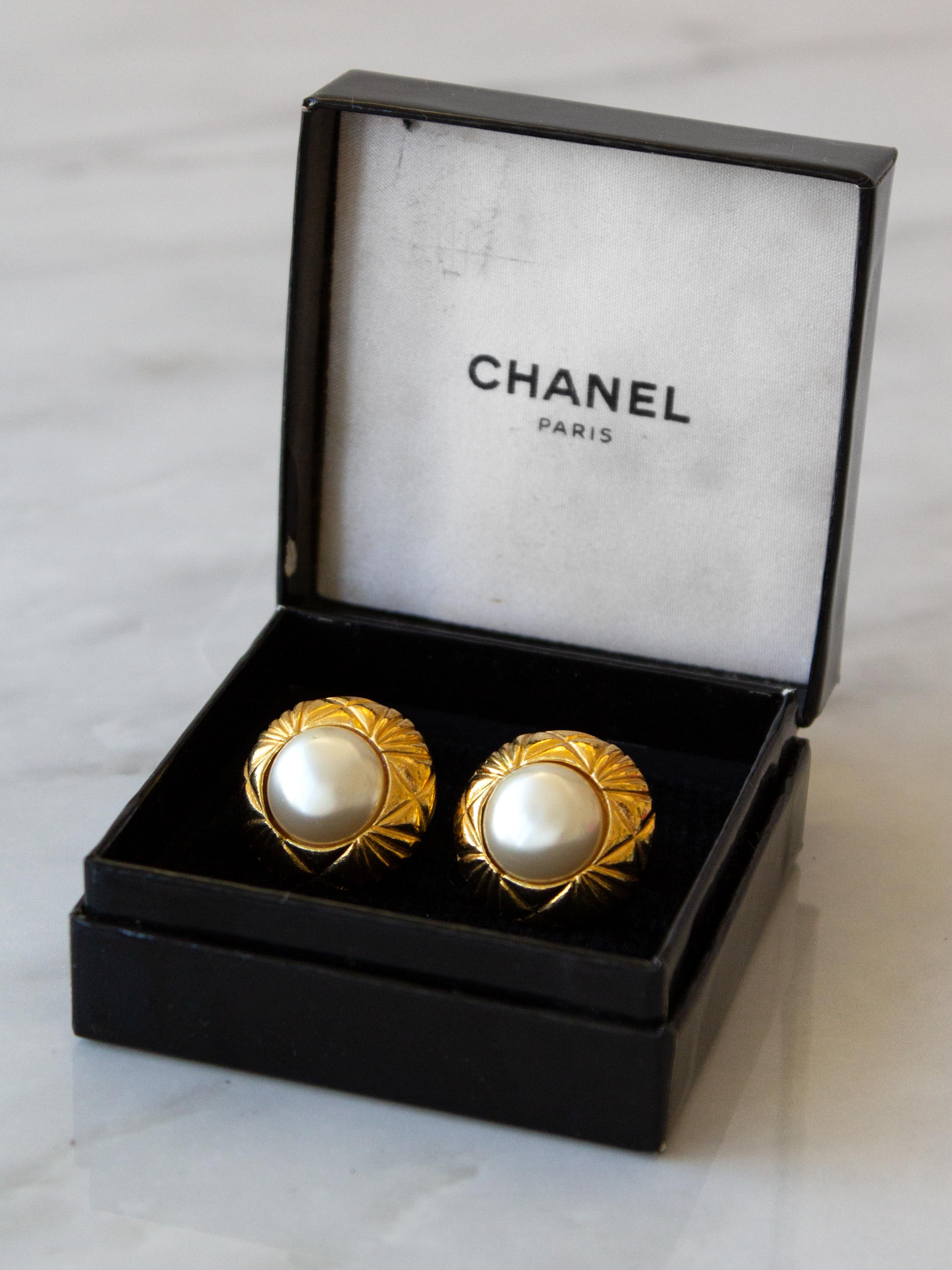 These timeless and classic vintage Chanel earrings from the 1970s are sure to add an exquisite touch to any outfit. Plated in 18k gold mixed with metal alloy, they sparkle in the light. The timeless quilted design of each piece gives off an air of