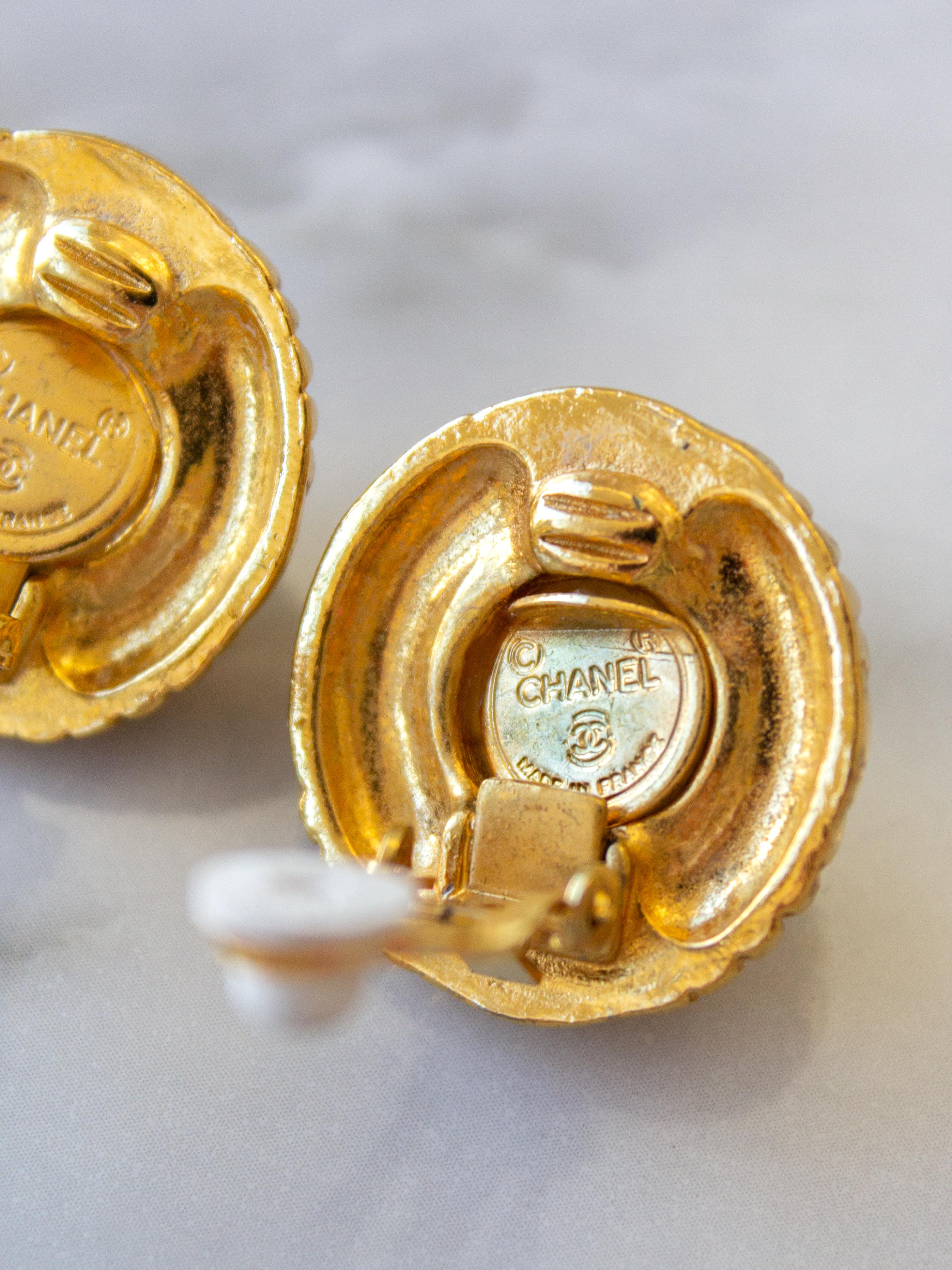 Women's Chanel Vintage 1970s 18K Goldplated Quilted White Faux Pearl Clip-on Earrings