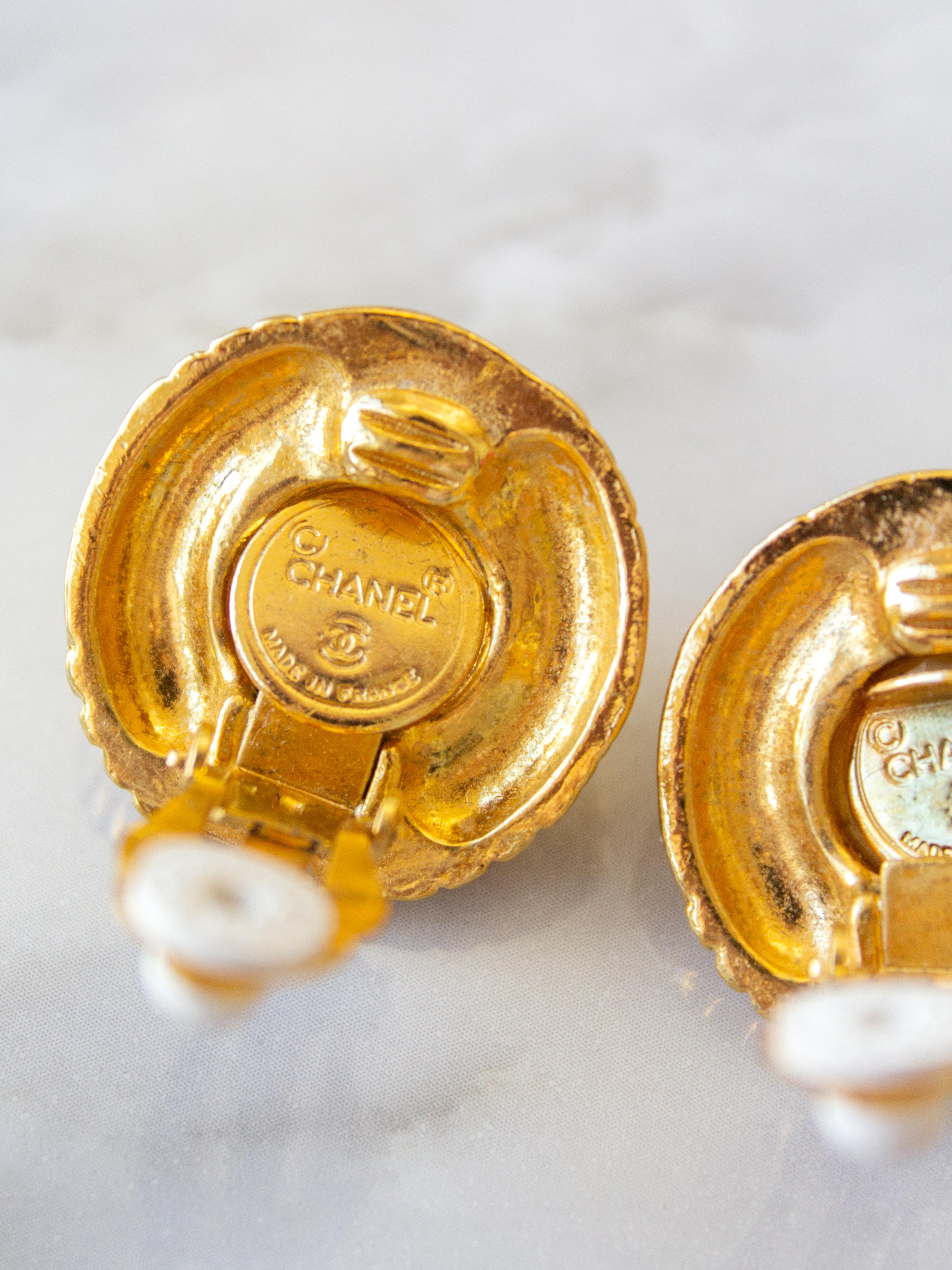 Chanel Vintage 1970s 18K Goldplated Quilted White Faux Pearl Clip-on Earrings 1
