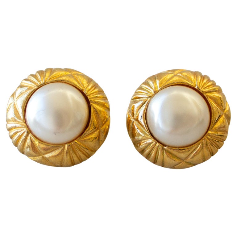 Chanel Vintage 1970s 18K Goldplated Quilted White Faux Pearl Clip