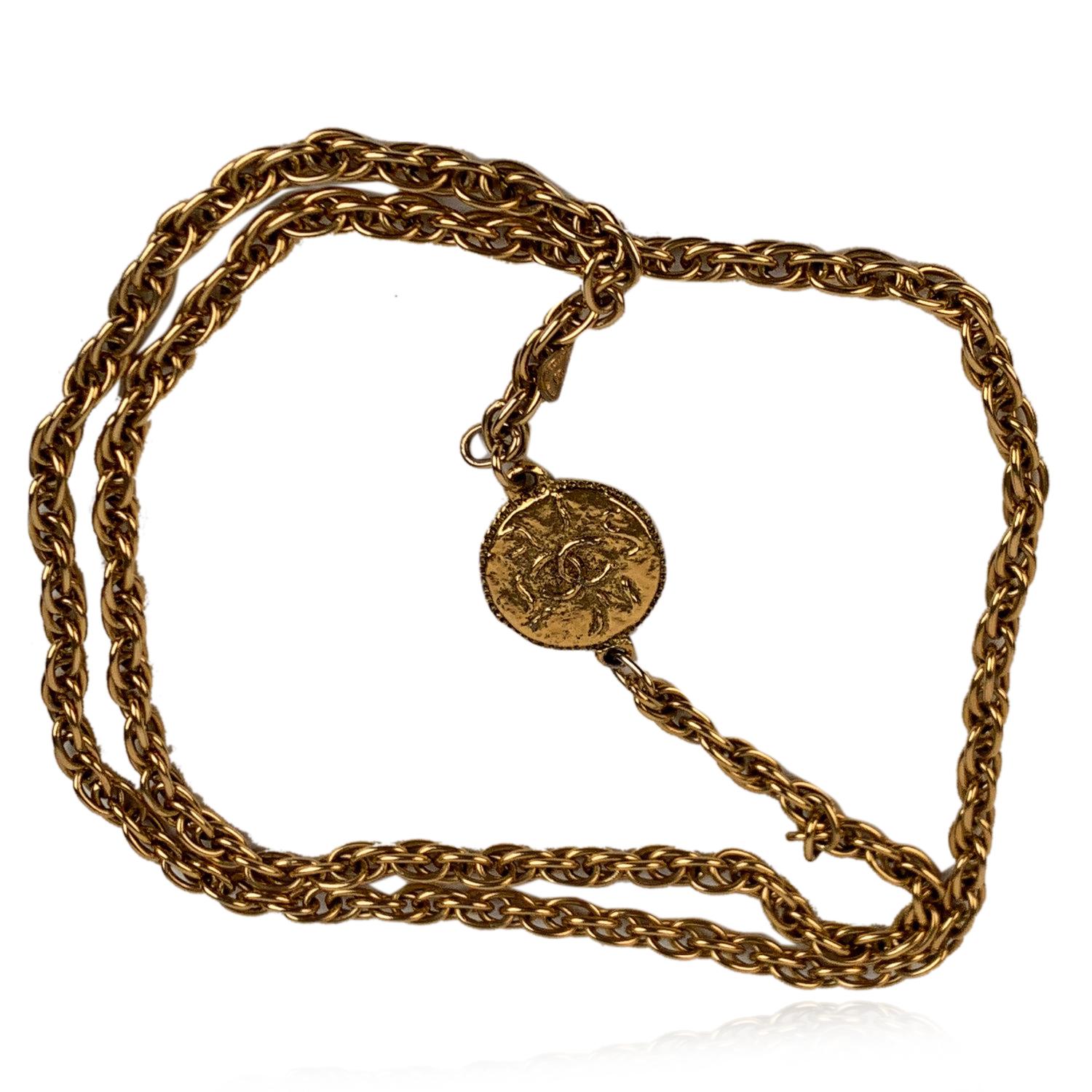 - Period/ Era: Circa 1970-1980 - Long necklace feauturing a gold metal chain - The centerpiece is a round gold metal medallio with embossed 'CHANEL' and CC logos - No closure - Total lenght (drop): 17 inches - 43,2 cm . 'CHANEL  - Made in France'