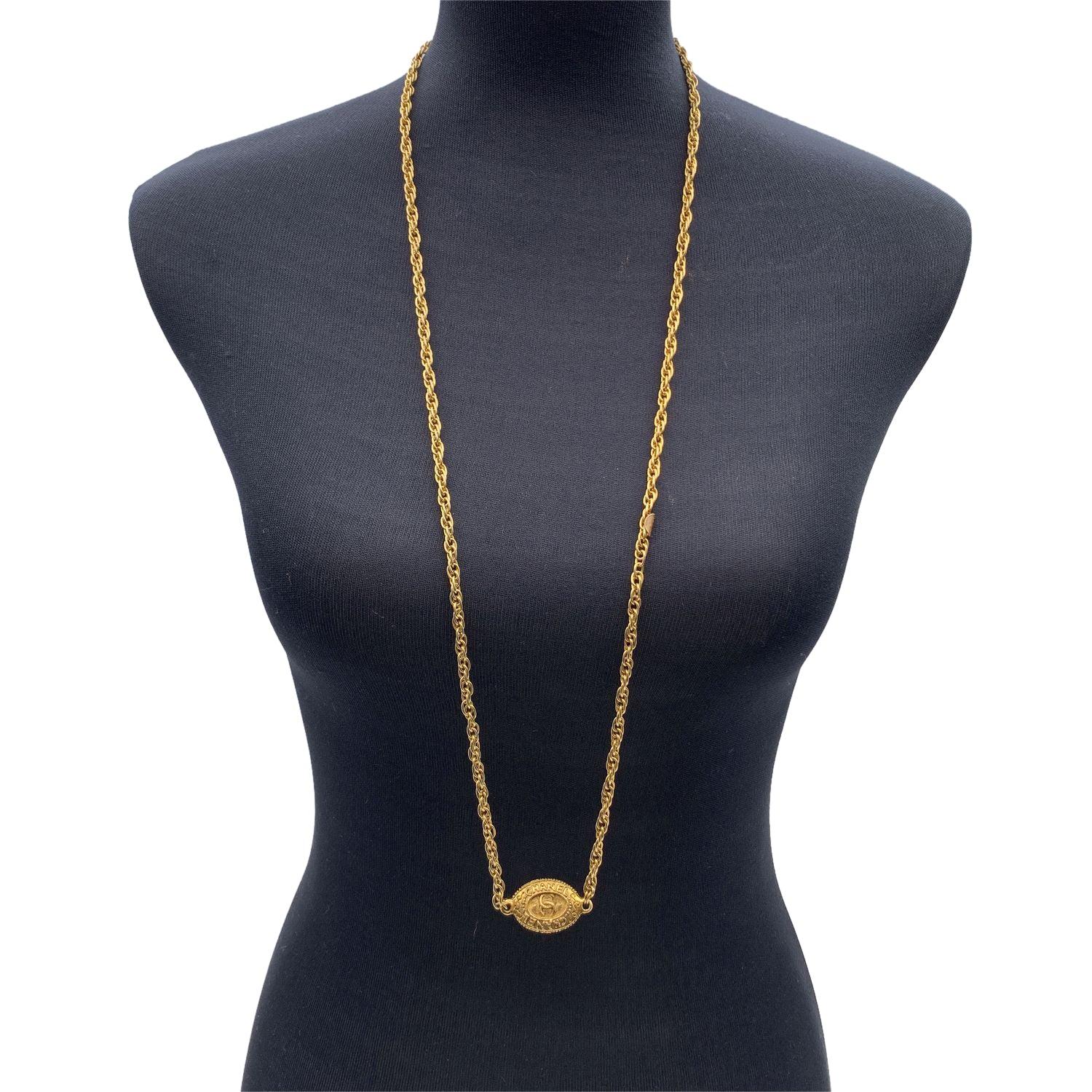 Chanel Vintage 1970s Gold Metal Long Oval Medallion Necklace In Excellent Condition For Sale In Rome, Rome