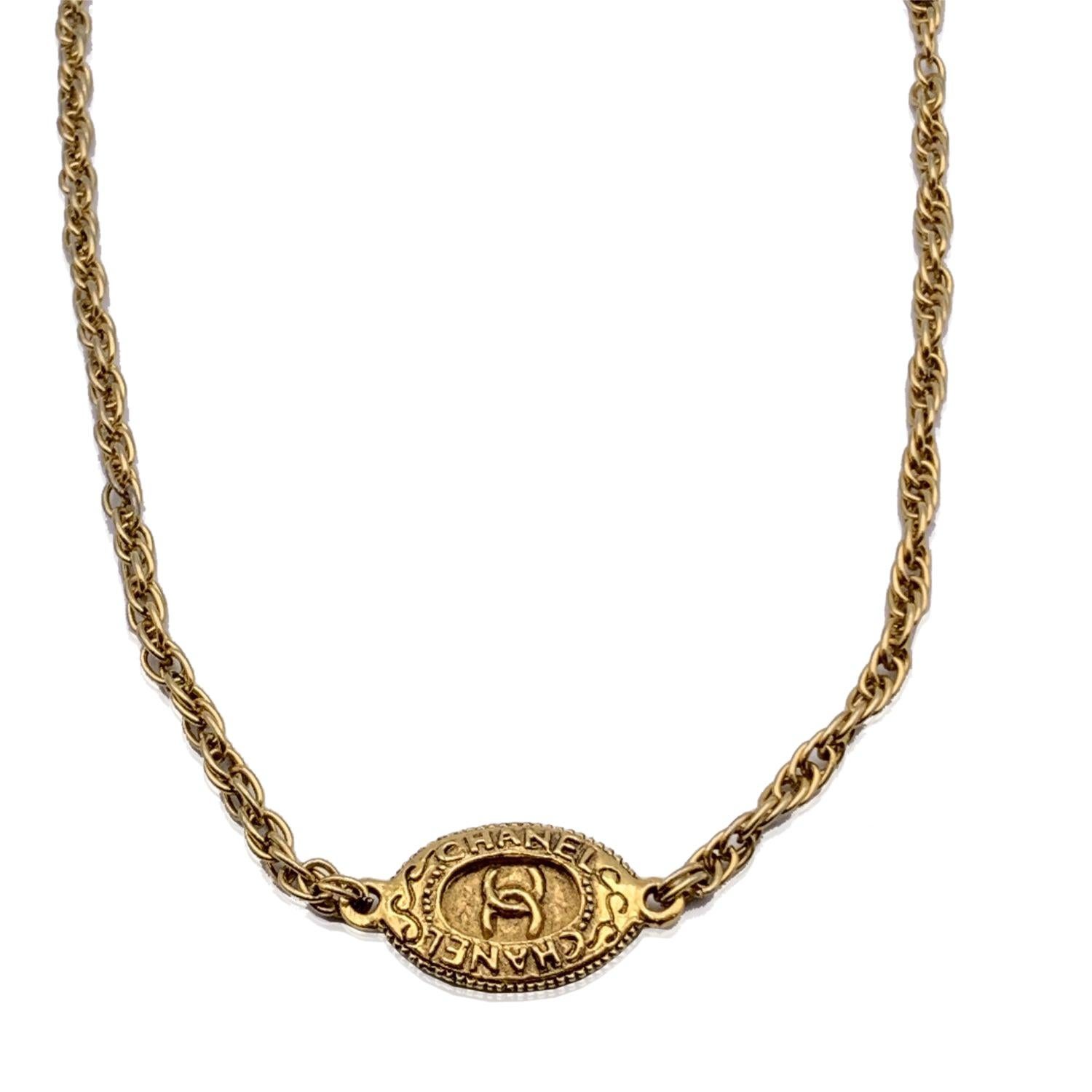 Women's Chanel Vintage 1970s Gold Metal Long Oval Medallion Necklace For Sale