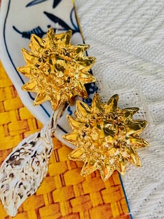 CHANEL Vintage 1970s Iconic Lion Head Sun Logo CC Coco Sunburst Gold Cufflinks