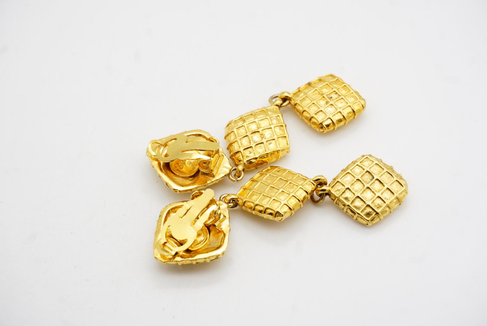 Chanel Vintage 1970s Large Iconic Trio 3 Waffle Matelassé Quilted Drop Earrings For Sale 8
