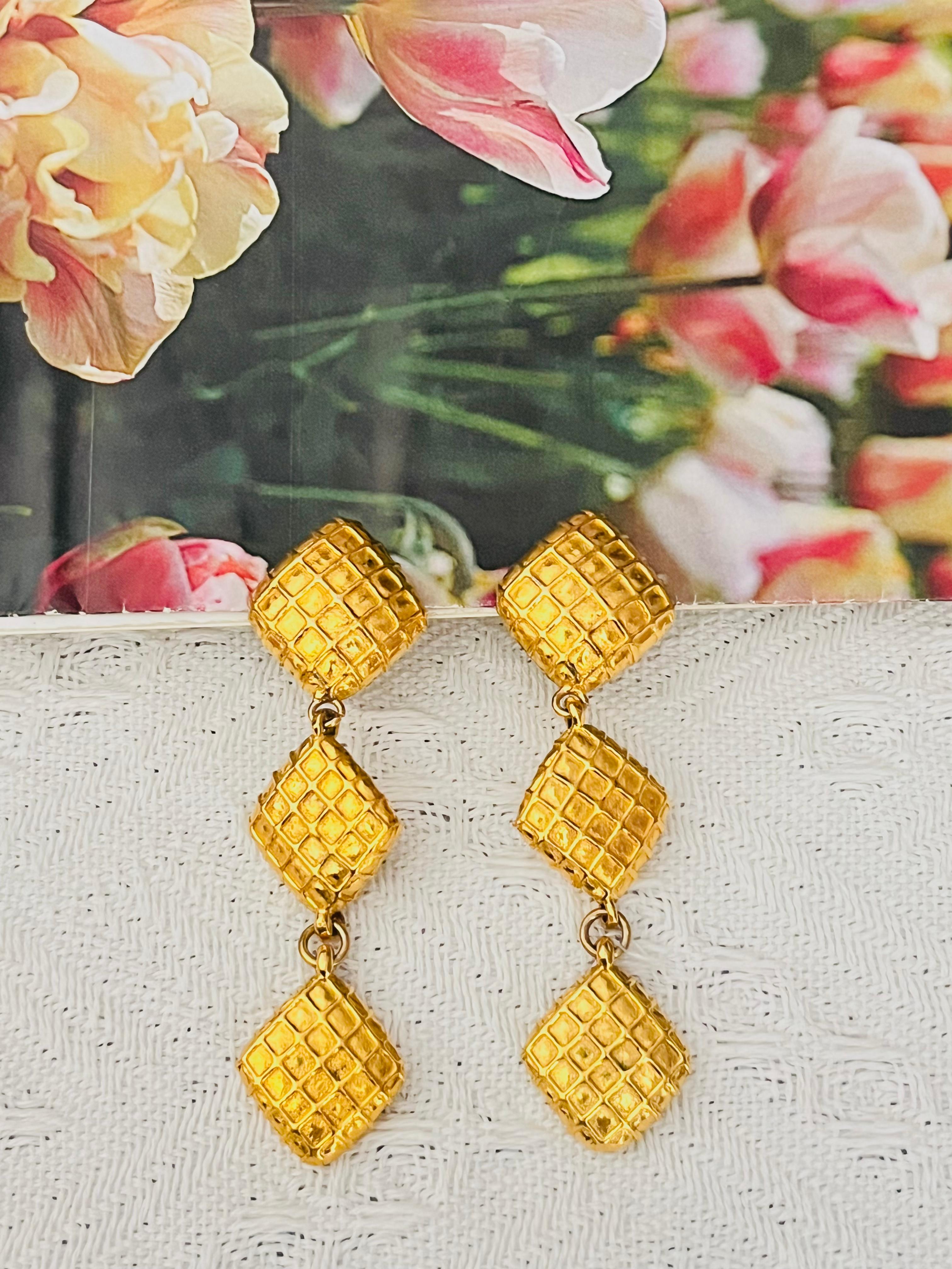 Art Deco Chanel Vintage 1970s Large Iconic Trio 3 Waffle Matelassé Quilted Drop Earrings For Sale