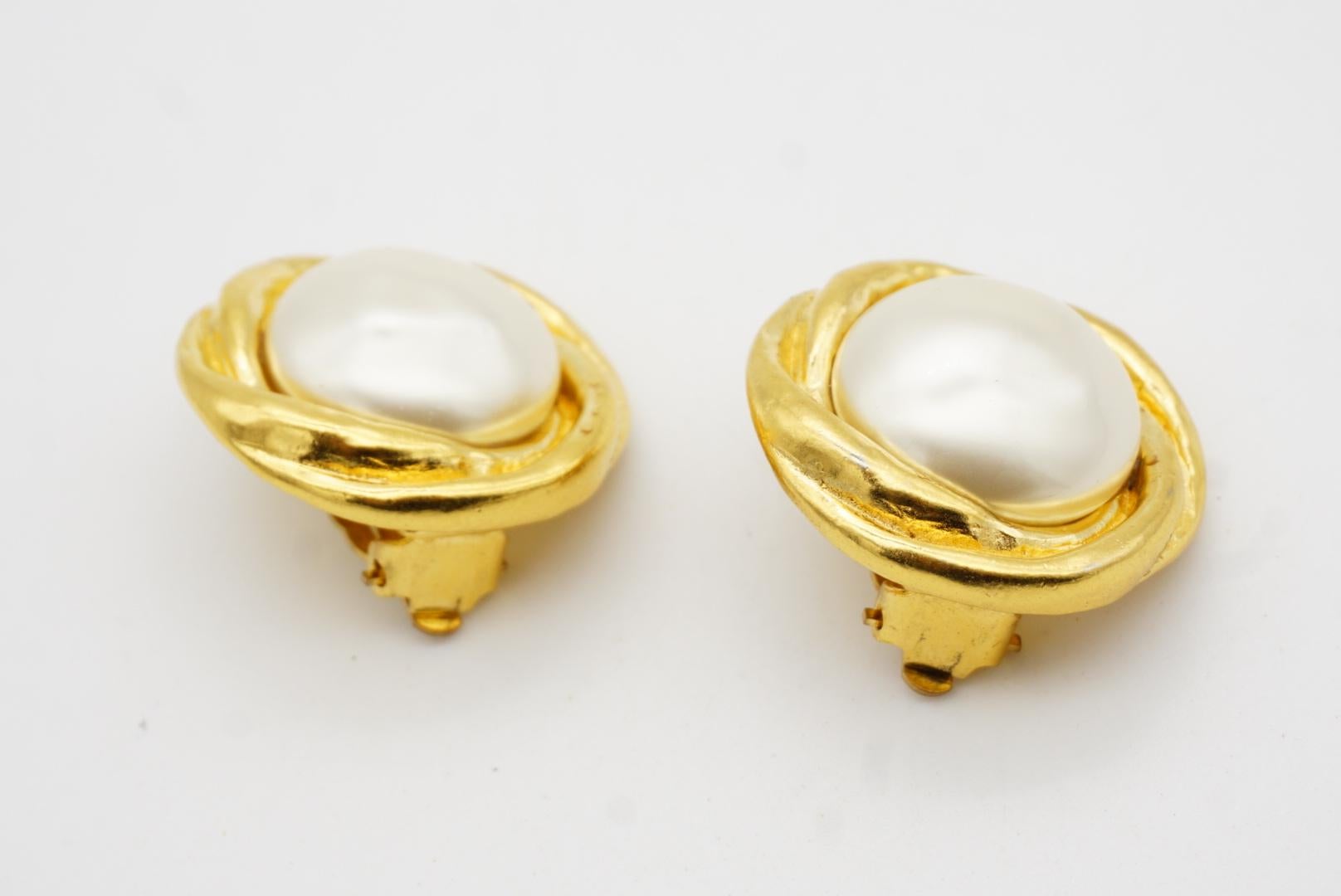 Chanel Vintage 1970s Large White Round Pearl Coco Spiral Twist Clip Earrings For Sale 6