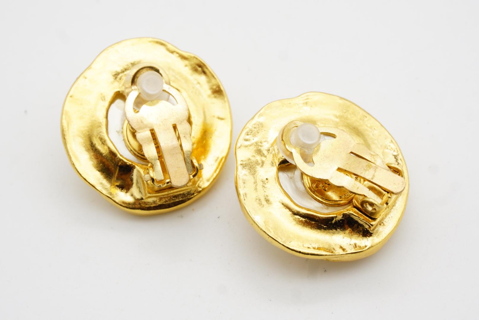 Chanel Vintage 1970s Large White Round Pearl Coco Spiral Twist Clip Earrings For Sale 7
