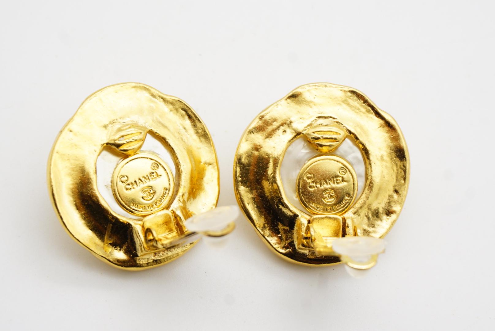 Chanel Vintage 1970s Large White Round Pearl Coco Spiral Twist Clip Earrings For Sale 8