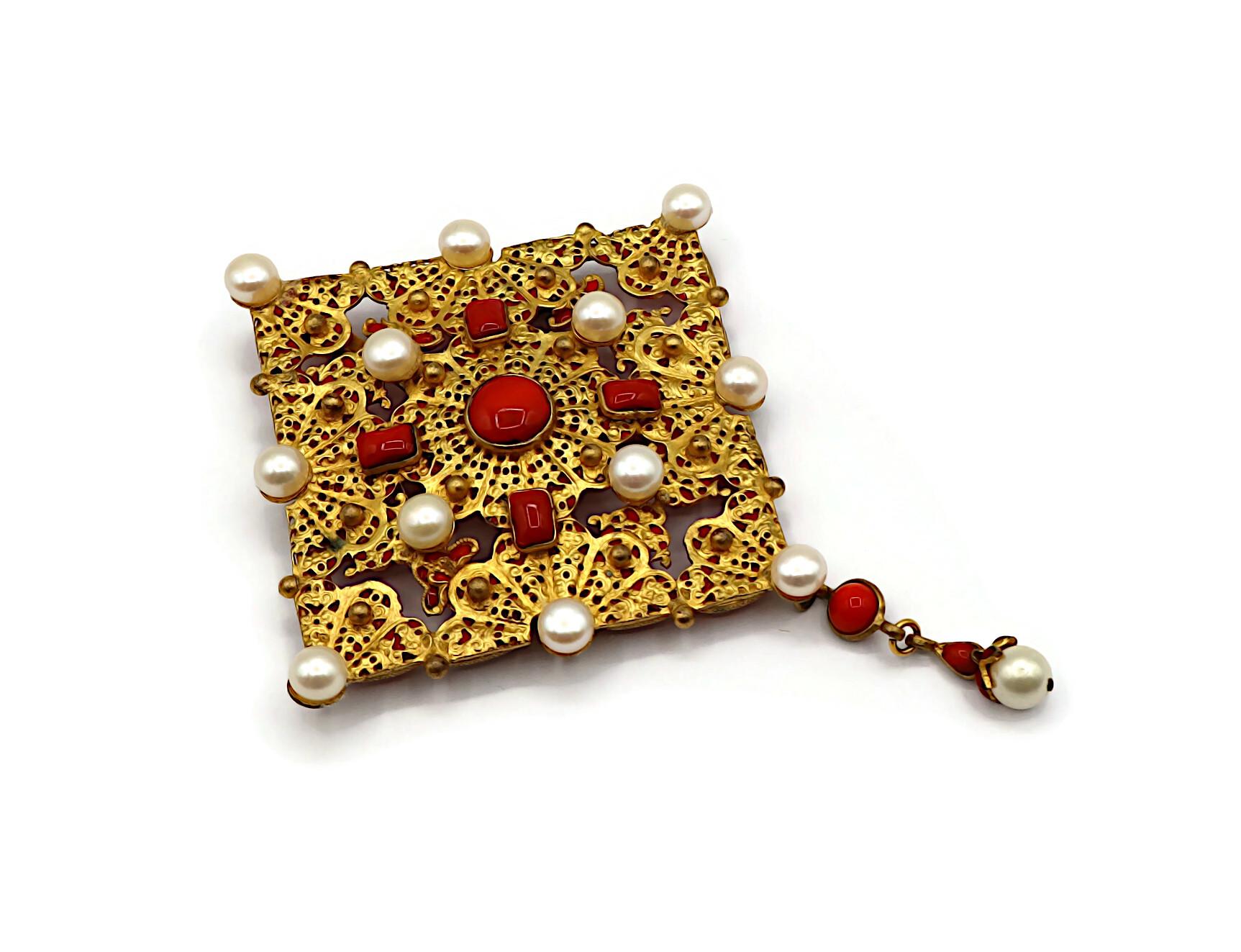 CHANEL Vintage 1970s Massive Intricate Filigree Gold Tone Diamond Brooch Pendant In Good Condition For Sale In Nice, FR