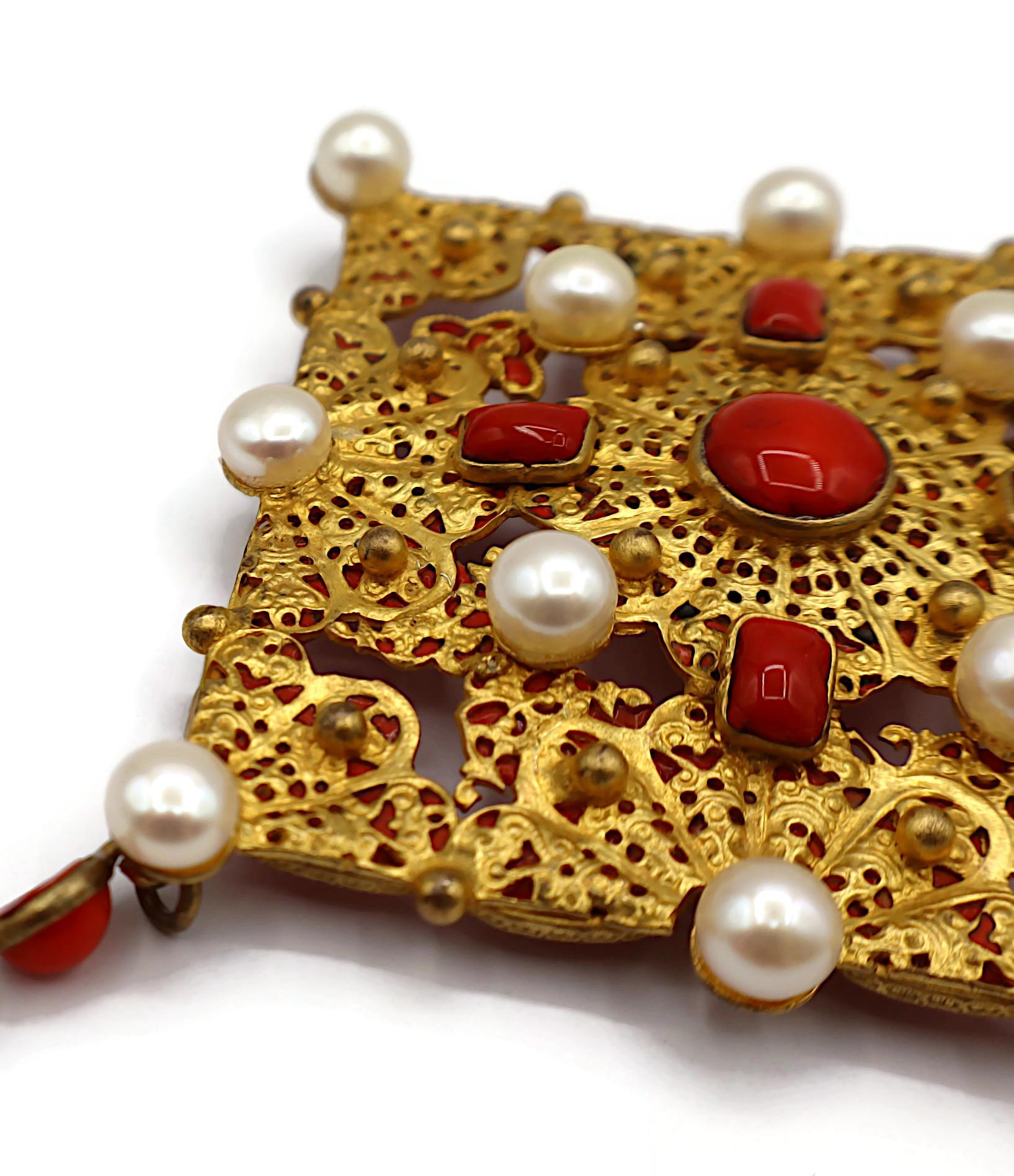 CHANEL Vintage 1970s Massive Intricate Filigree Gold Tone Diamond Brooch Pendant For Sale 6