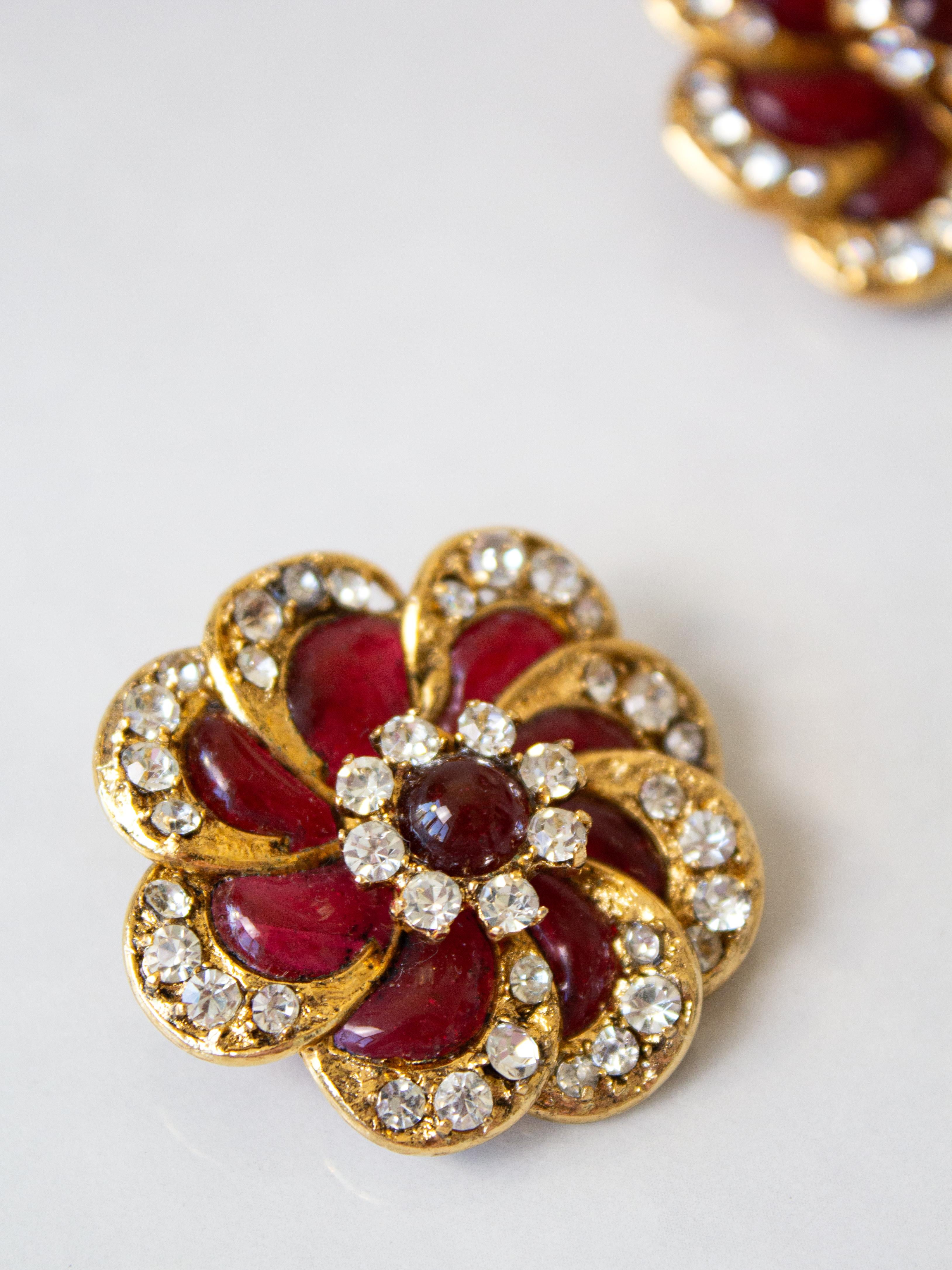 Chanel Vintage 1970s Red Gold Gripoix Crystal Flower Camellia Clip On Earrings In Good Condition For Sale In Jersey City, NJ
