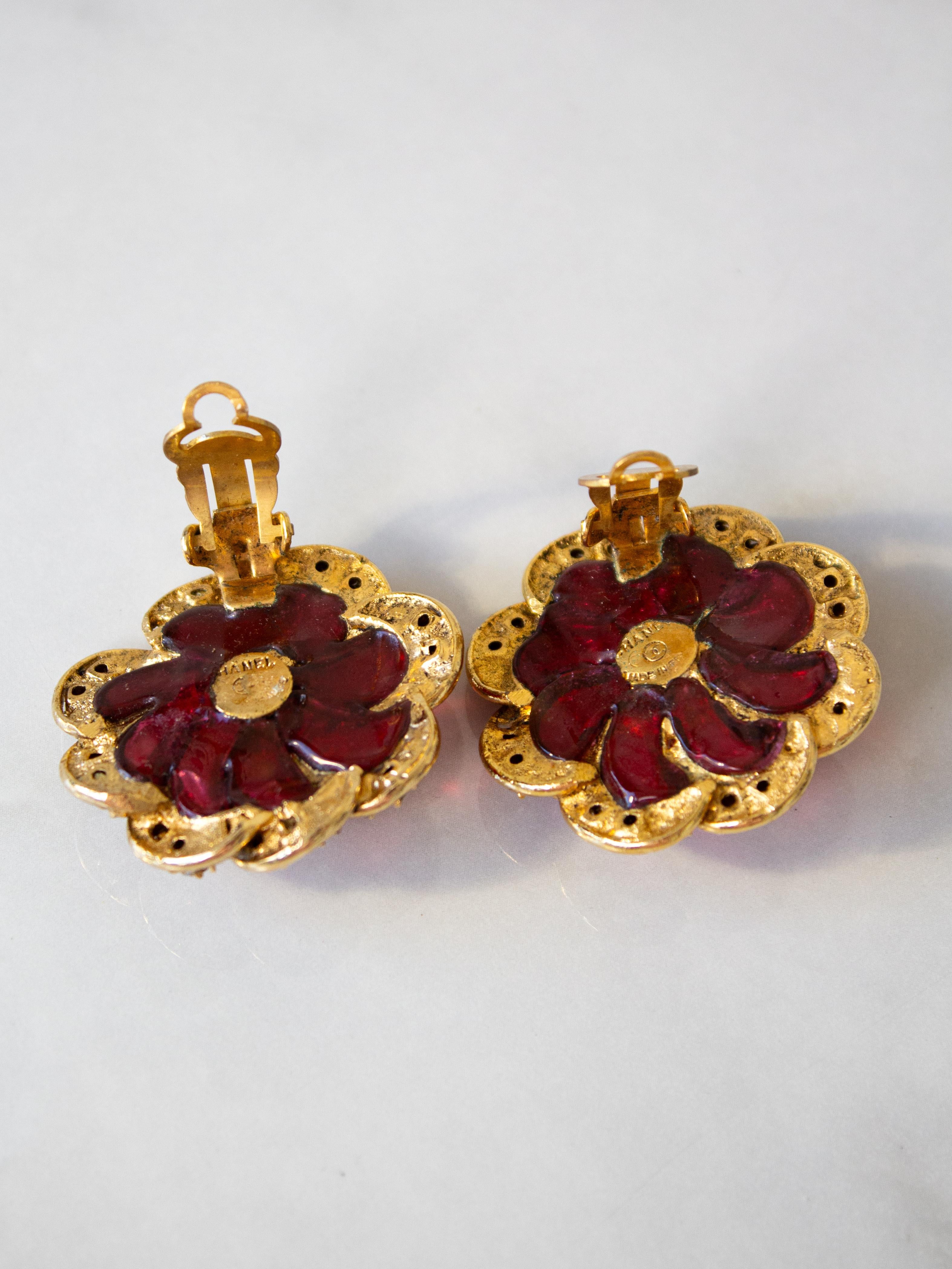 Chanel Vintage 1970s Red Gold Gripoix Crystal Flower Camellia Clip On Earrings For Sale 3