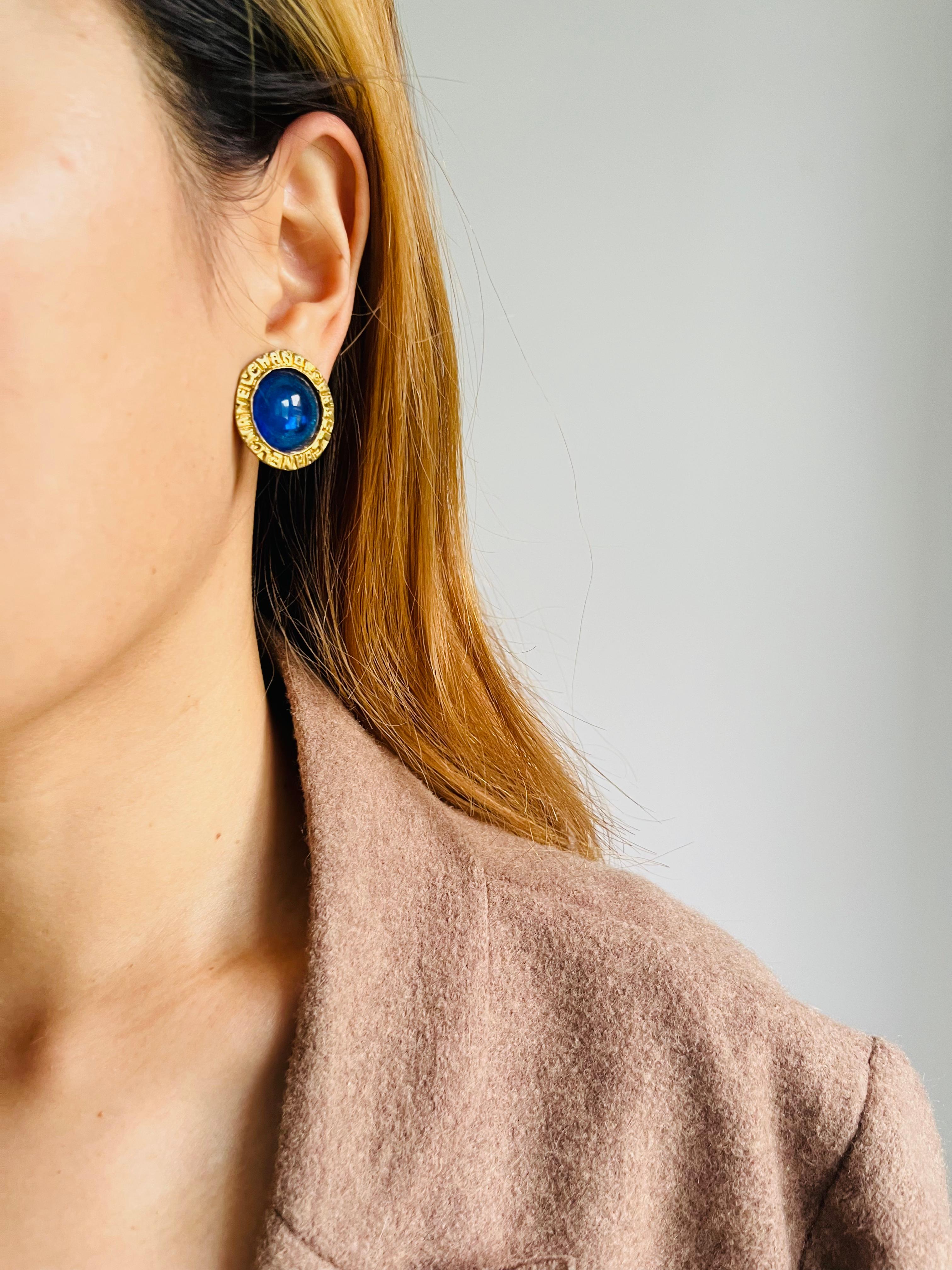 Women's or Men's Chanel Vintage 1980 Gripoix Sapphire Cabochon CC Coco Logo Circle Clip Earrings For Sale