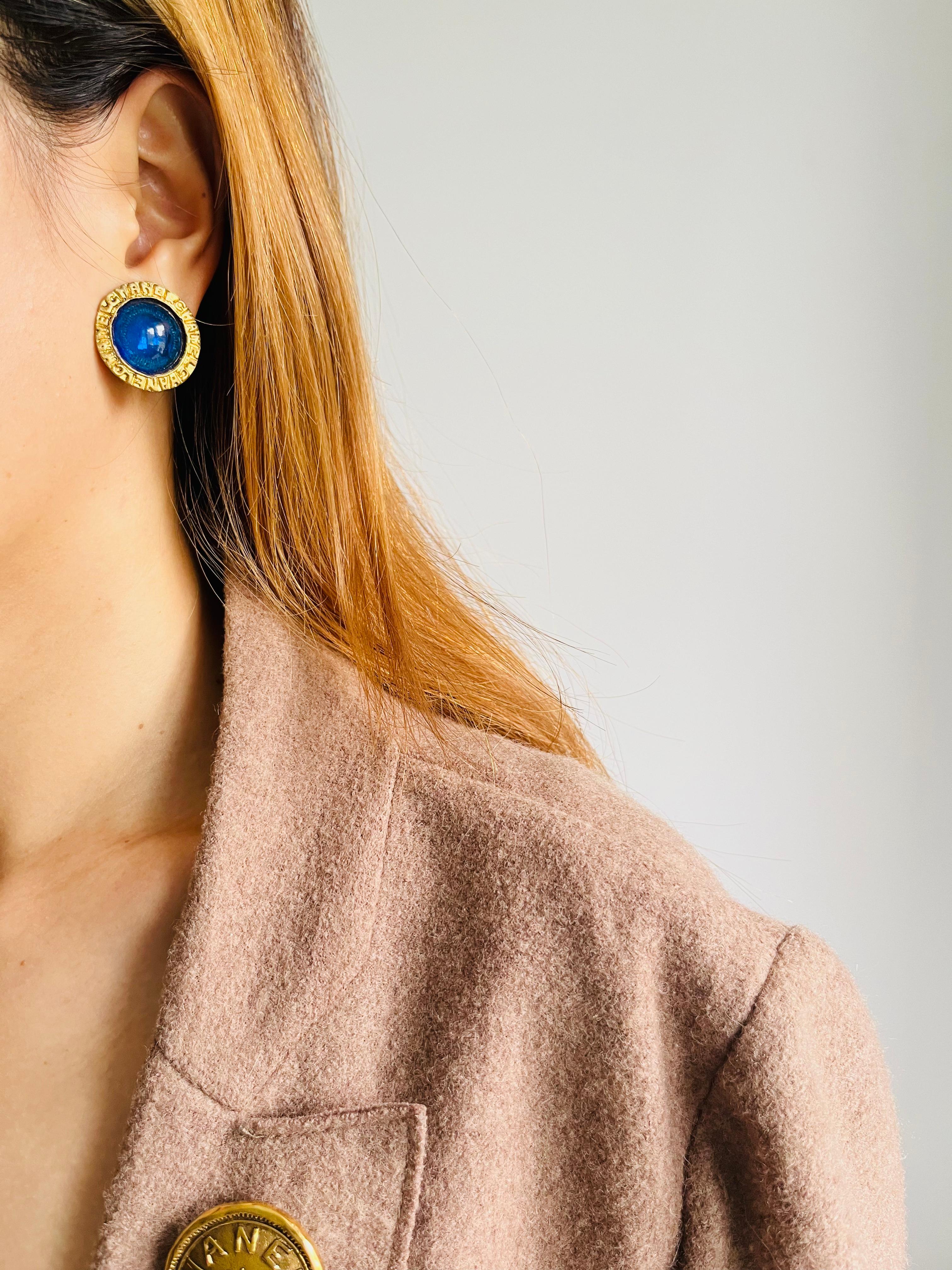 Chanel Vintage 1980 Gripoix Sapphire Cabochon CC Coco Logo Circle Clip Earrings For Sale 1