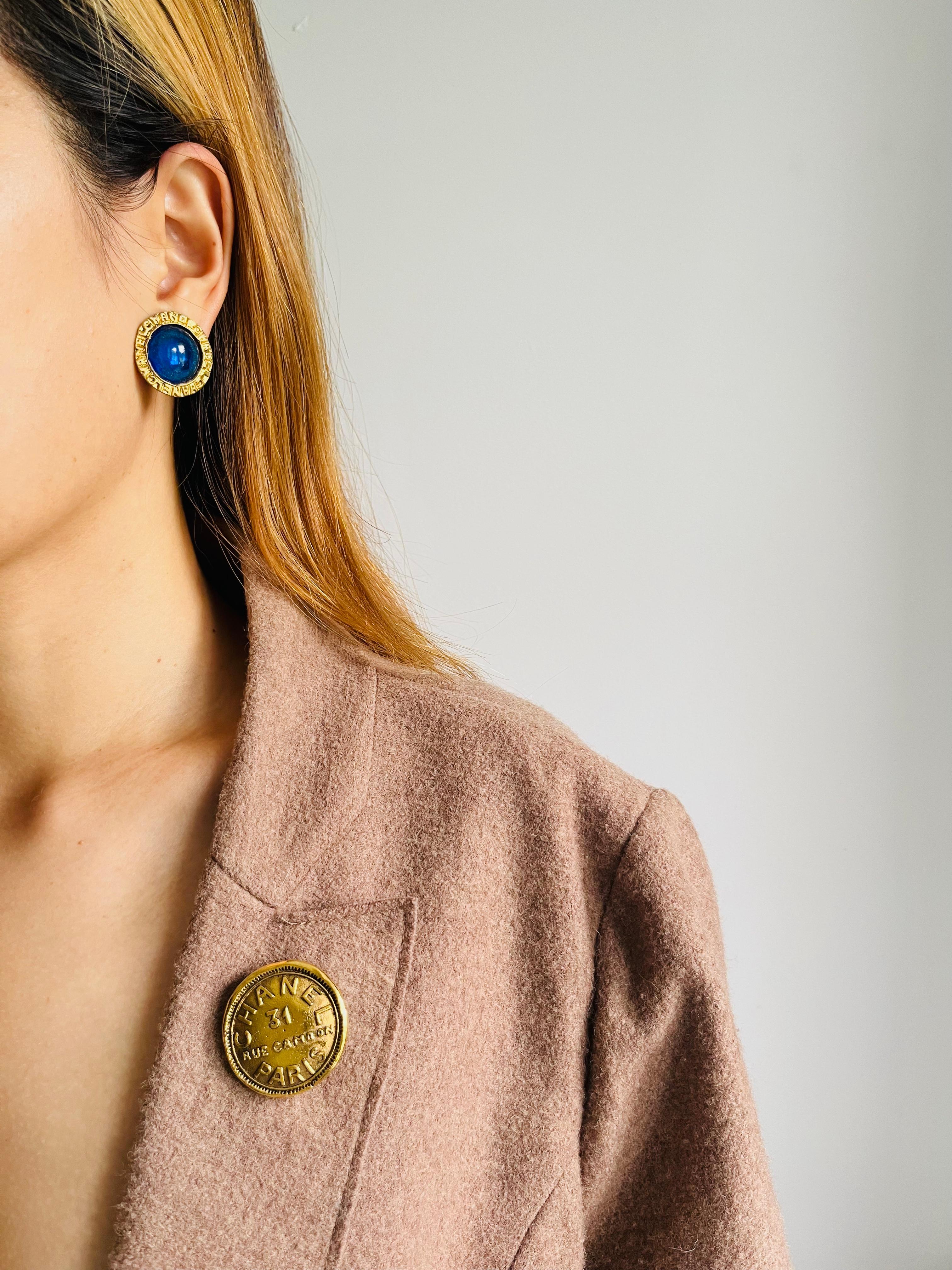 Chanel Vintage 1980 Gripoix Sapphire Cabochon CC Coco Logo Circle Clip Earrings For Sale 2