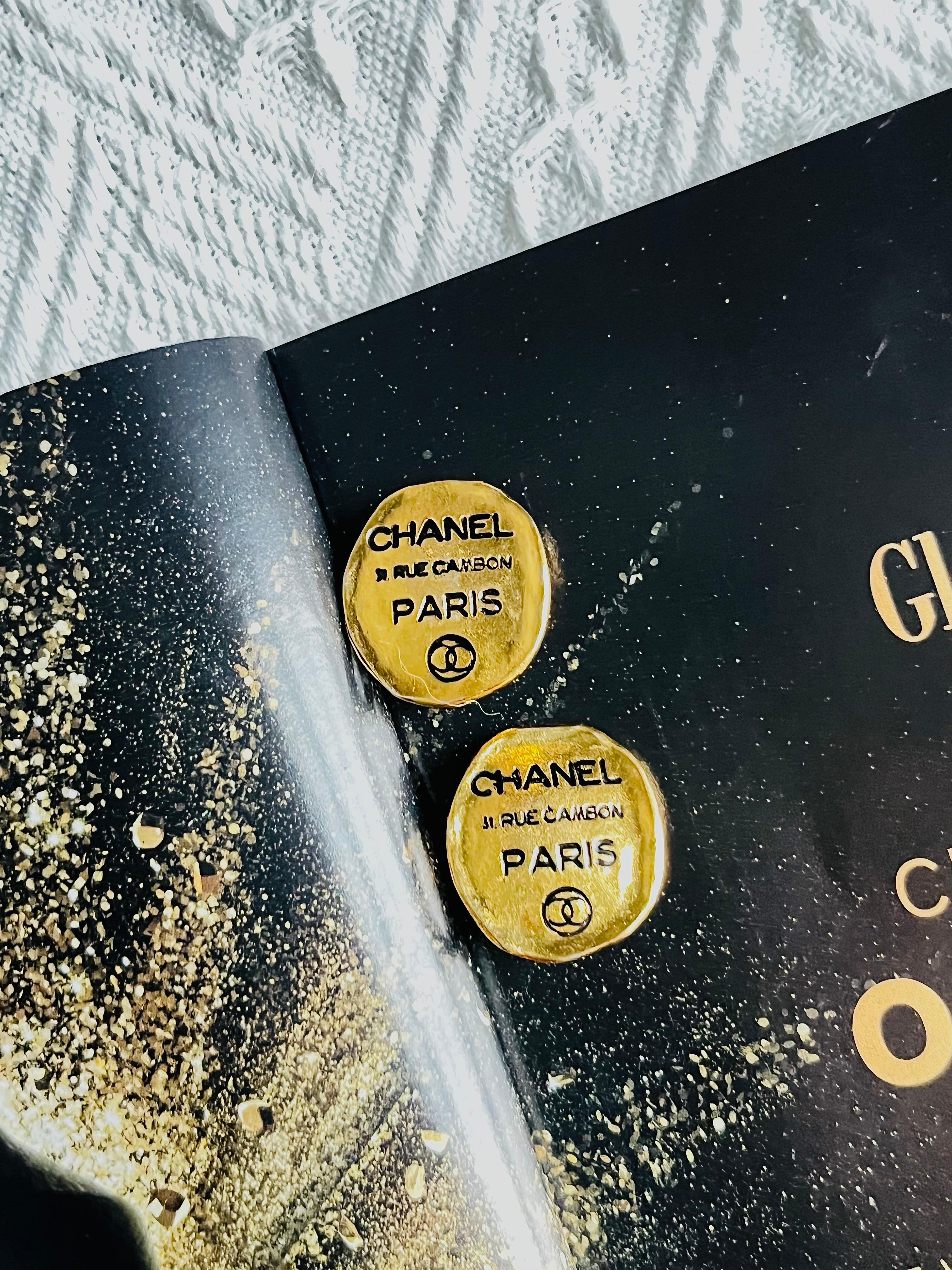 Chanel Vintage 1980er Jahre Schwarzes Logo CC 31 Rue Cambon Paris Große ovale Clip-Ohrringe im Zustand „Gut“ im Angebot in Wokingham, England