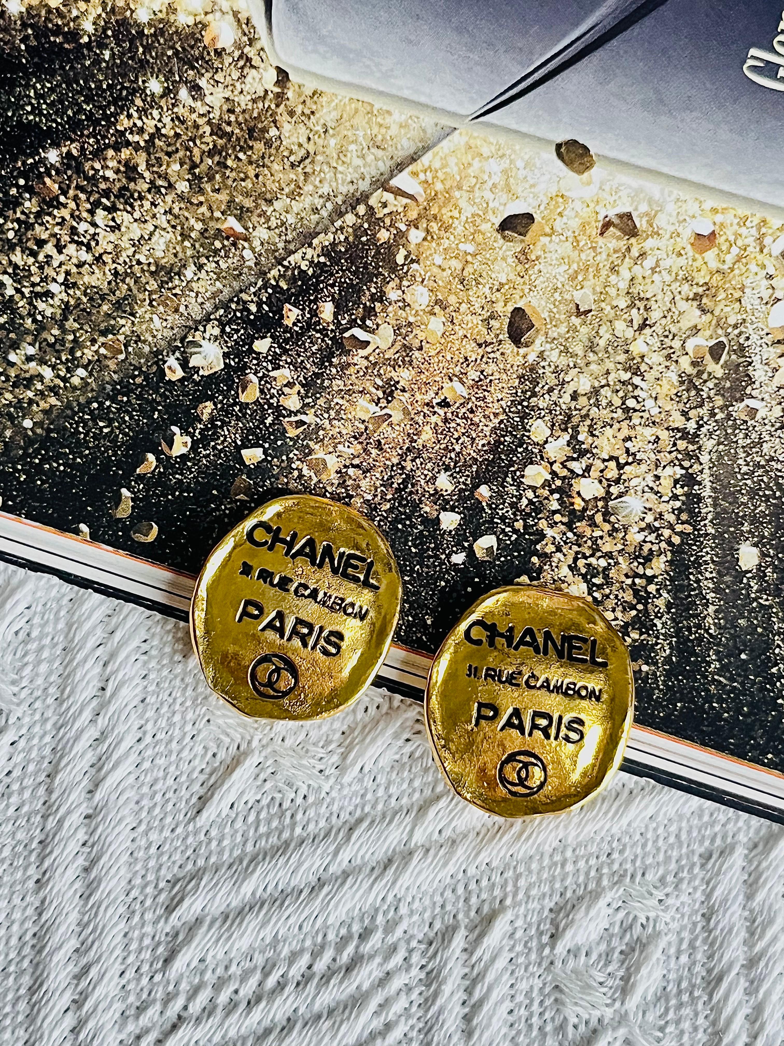 Chanel Vintage 1980er Jahre Schwarzes Logo CC 31 Rue Cambon Paris Große ovale Clip-Ohrringe für Damen oder Herren im Angebot