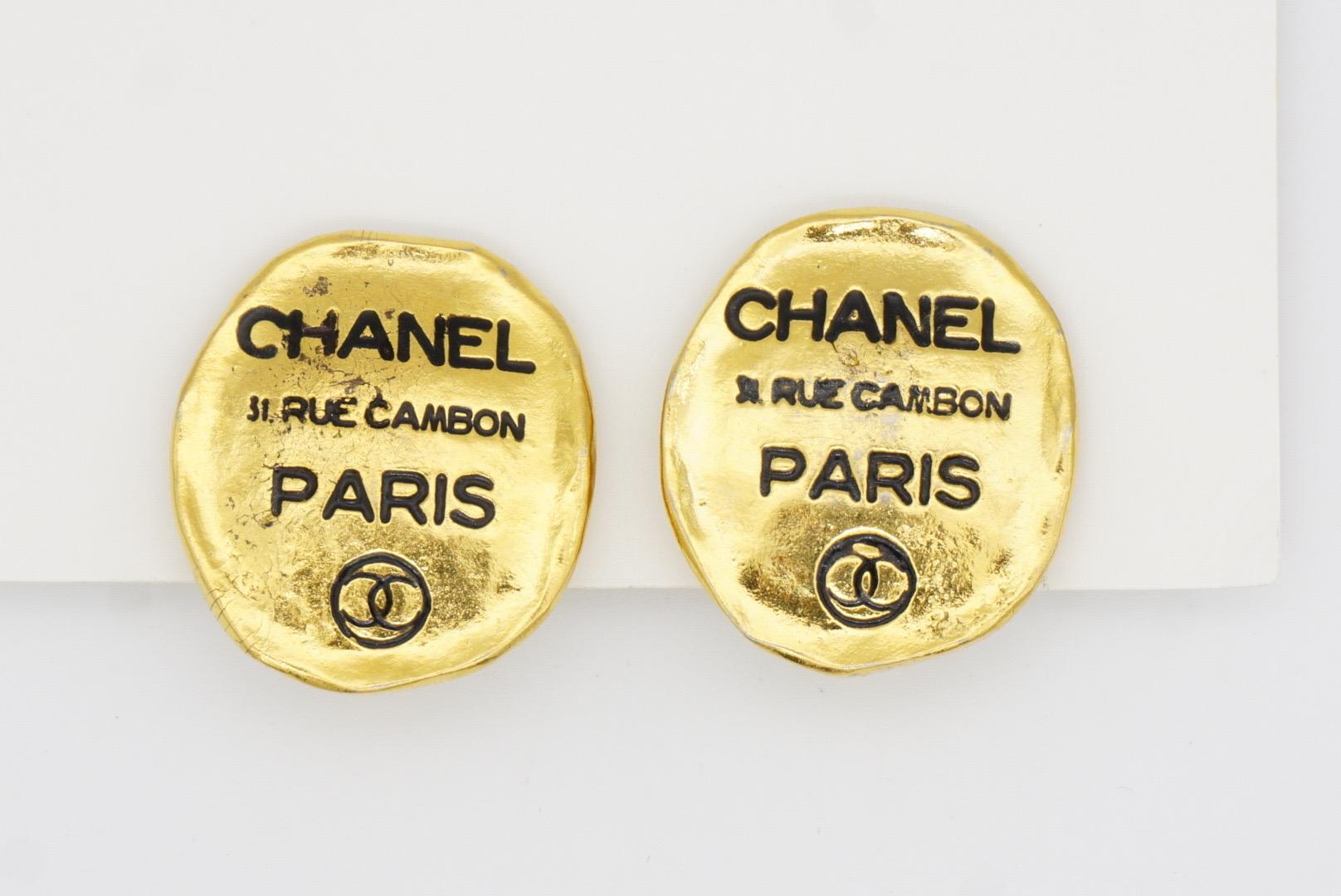Chanel Vintage 1980er Jahre Schwarzes Logo CC 31 Rue Cambon Paris Große ovale Clip-Ohrringe im Angebot 4