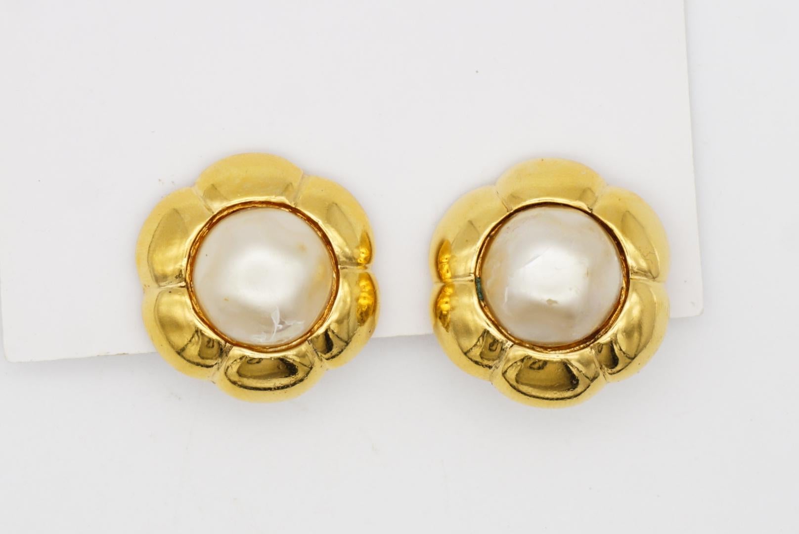 Chanel Vintage 1980s Camélia Flower White Circle Pearl Retro Gold Clip Earrings 2
