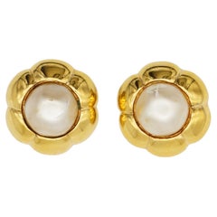 Chanel Vintage 1980s Camélia Flower White Circle Pearl Retro Gold Clip Earrings