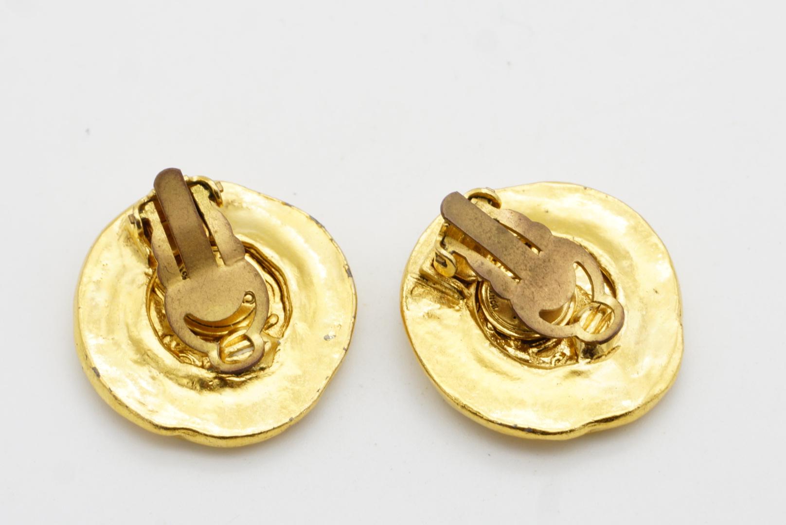 Chanel Vintage 1980s Double Logo CC Coco Spiral Twist Circle Coin Clip Earrings For Sale 7