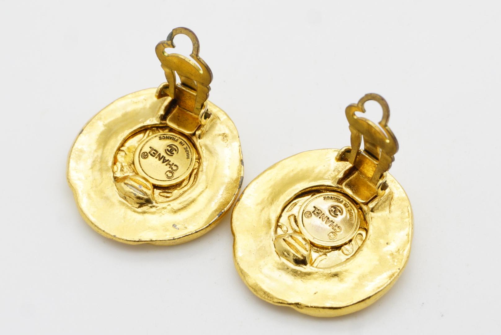 Chanel Vintage 1980s Double Logo CC Coco Spiral Twist Circle Coin Clip Earrings For Sale 9
