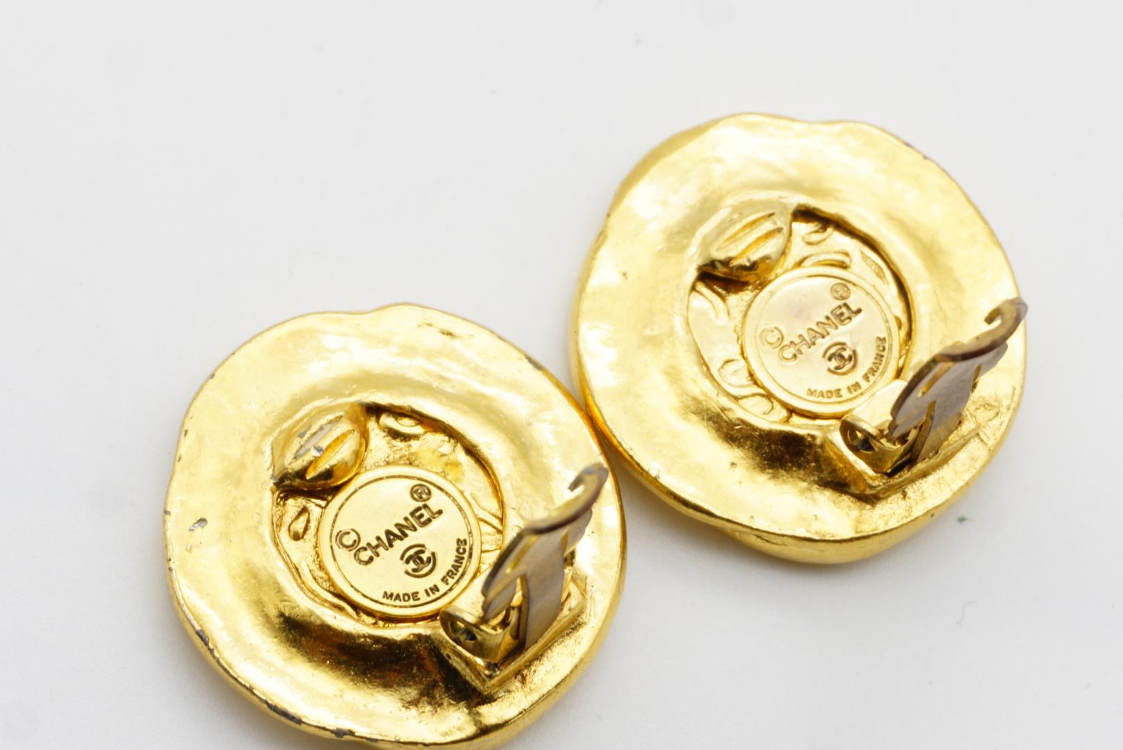 Chanel Vintage 1980s Double Logo CC Coco Spiral Twist Circle Coin Clip Earrings For Sale 10