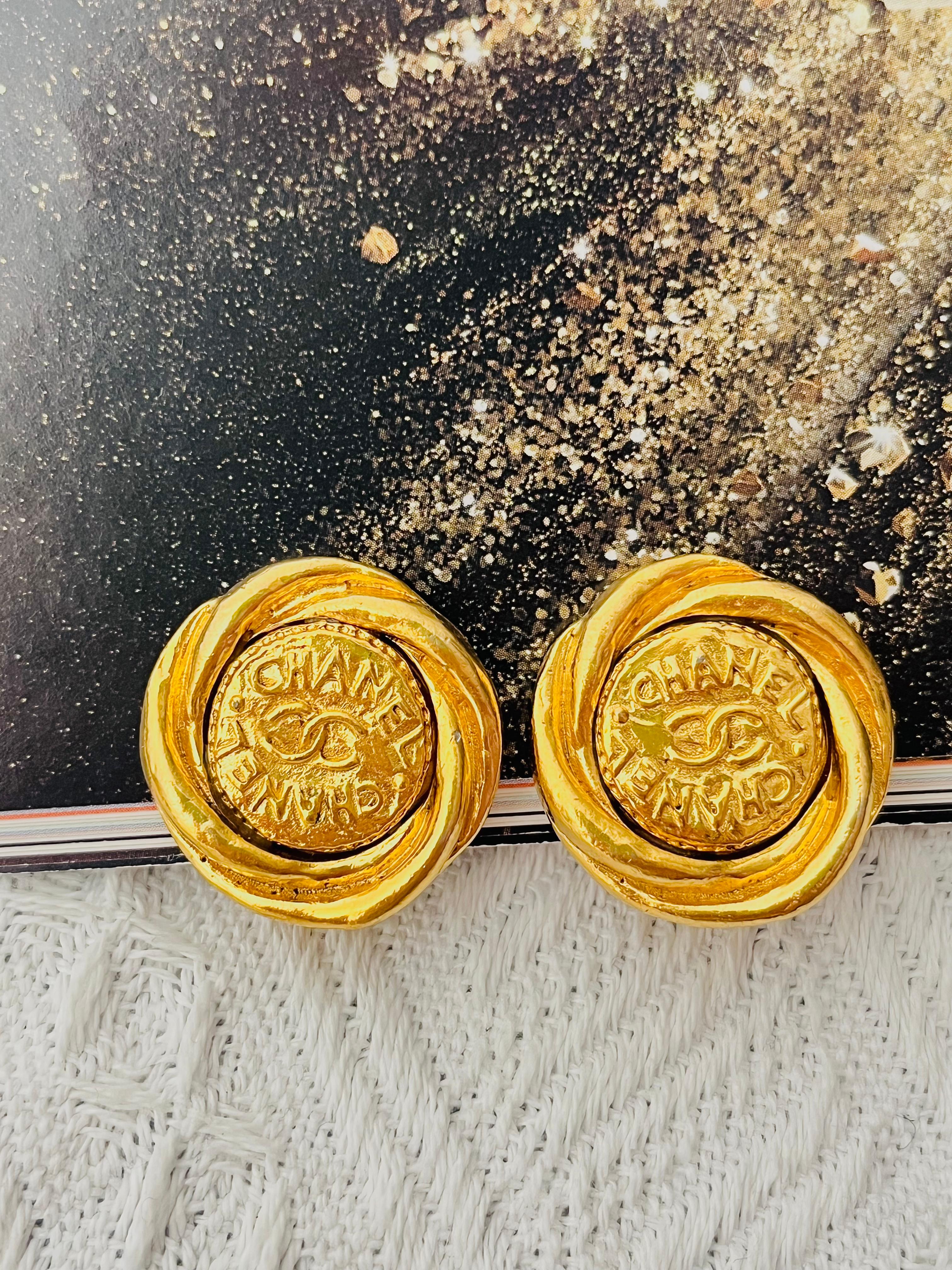 Art Deco Chanel Vintage 1980s Double Logo CC Coco Spiral Twist Circle Coin Clip Earrings For Sale