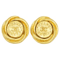 Chanel Vintage 1980er Jahre Double Logo CC Coco Spiral Twist Kreis Münze Clip-Ohrringe