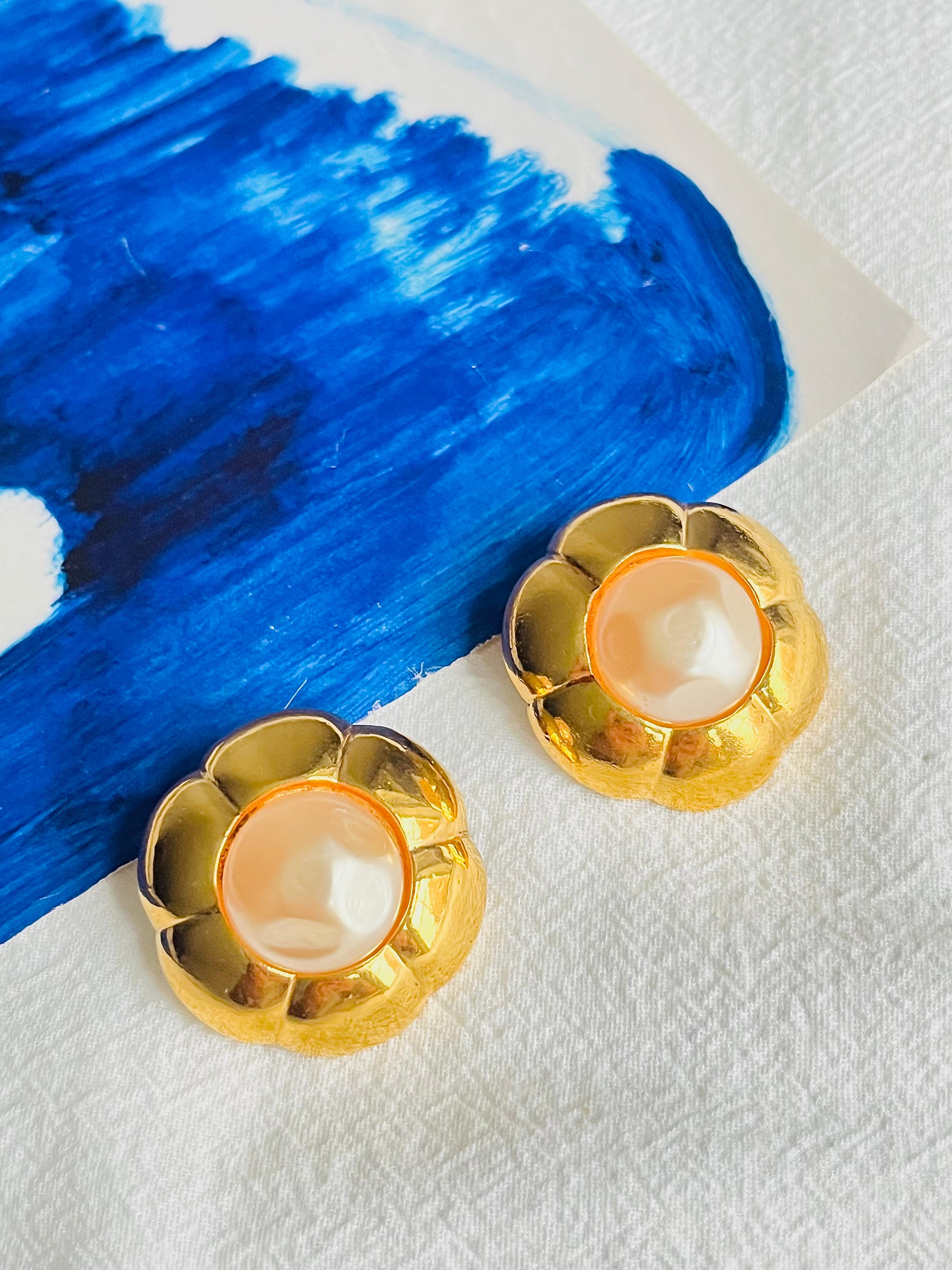 Women's or Men's Chanel Vintage 1980s Extra Large Camélia Flower White Pearl Coco Clip Earrings For Sale