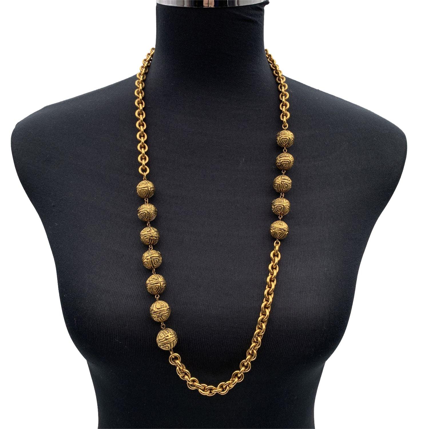 Vintage gold metal chain necklace with metal beads from CHANEL. Boxclosure. Necklace length: 31 inches - 78.7 cm. 'CHANEL - CC - 1985' and 'Made in France' oval tab at the end of the nacklace Condition A - EXCELLENT Gently used. Please, look