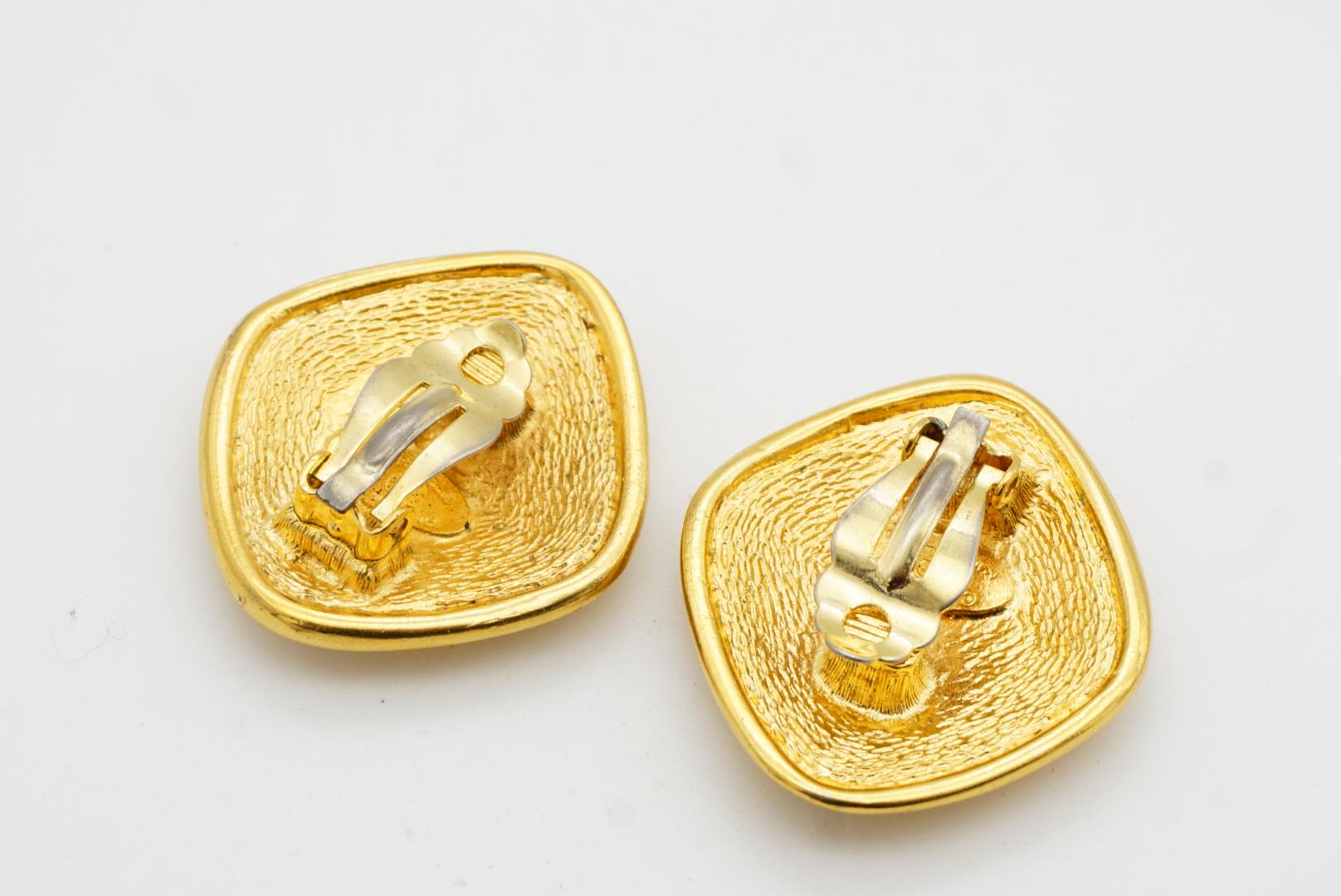 Chanel Vintage 1980s Large Diamond Vine Logo Crush Coco Arabesque Clip Earrings For Sale 8